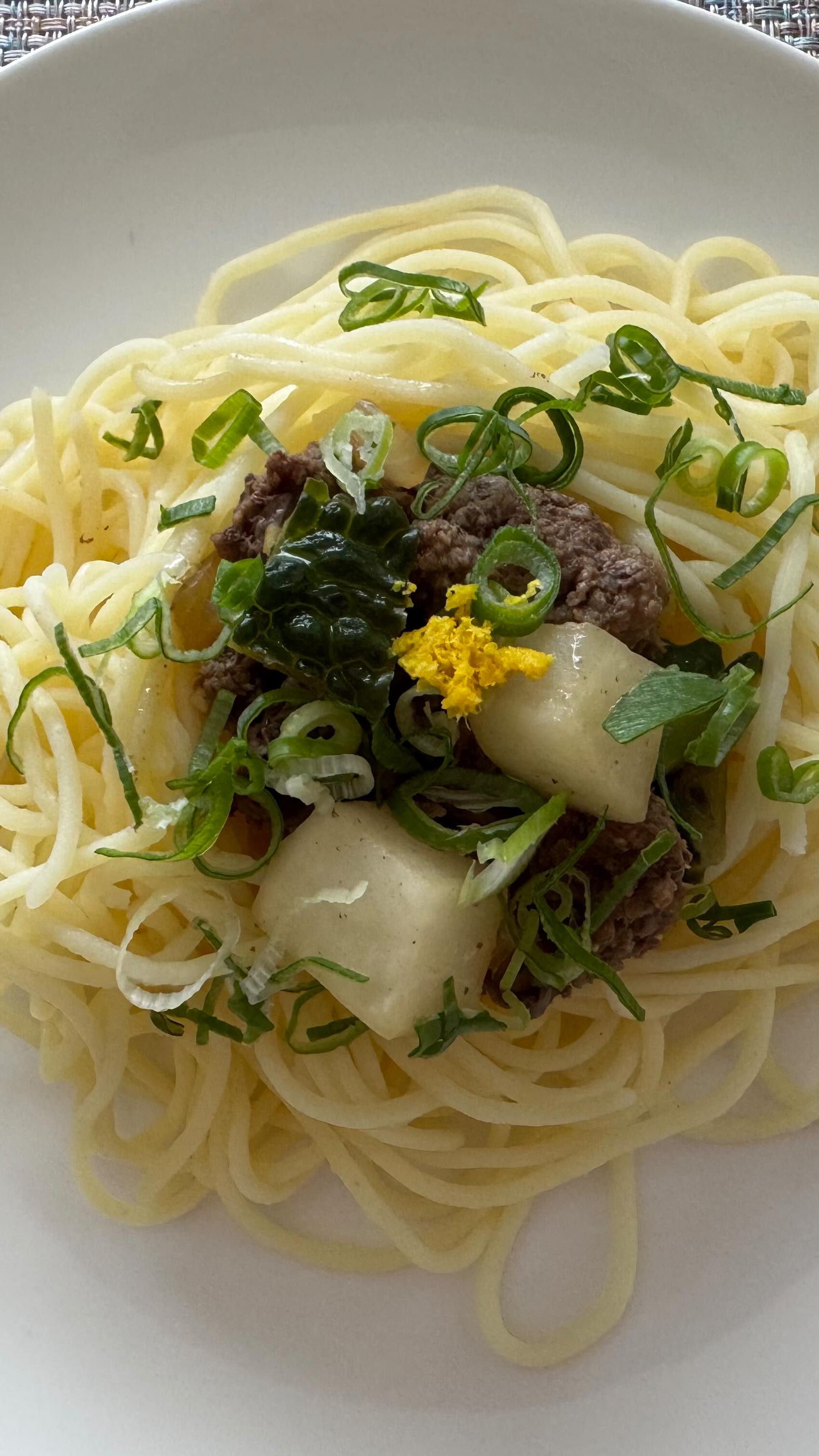 A yakisoba with two of my fave ingredients: goya and daikon.
Here are the organic ingredients used to make this simple and delicious dish:
Yakisoba noodles made with rice flour, garlic, onions, goya (bitter melon), daikon (radish), yuzu (Japanese citrus fruit), ground beef, green onions, extra virgin olive oil, garlic pepper, garlic-herb seasoning, Himalayan pink salt, and black pepper.
#cooking #recipe #blog #stiritupsunday #cookingwithgini #lowhistamine #dairyfree #soyfree #glutenfree #toloriginalrecipe #simple #healthy #yakisoba #goya #daikon #tasteoflife #inspiration
