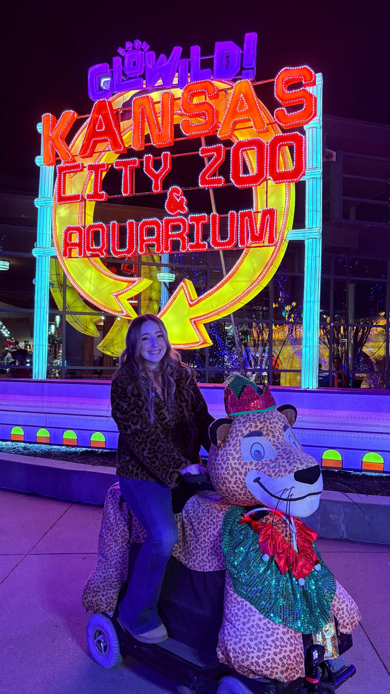 LATE post, BIG GLOW
🌟 #glowildkc 🌟 Time Traveler Presented by @saintlukeskc at the Kansas City Zoo 🐆 & Aquarium 🐠is pure magic for families. If you missed it, don’t worry - GloWild 2026 deserves a spot on your 2026 🗓️. #kataroundtown #kansascity #kansascityzoo @ridescooterpals #lektrikart