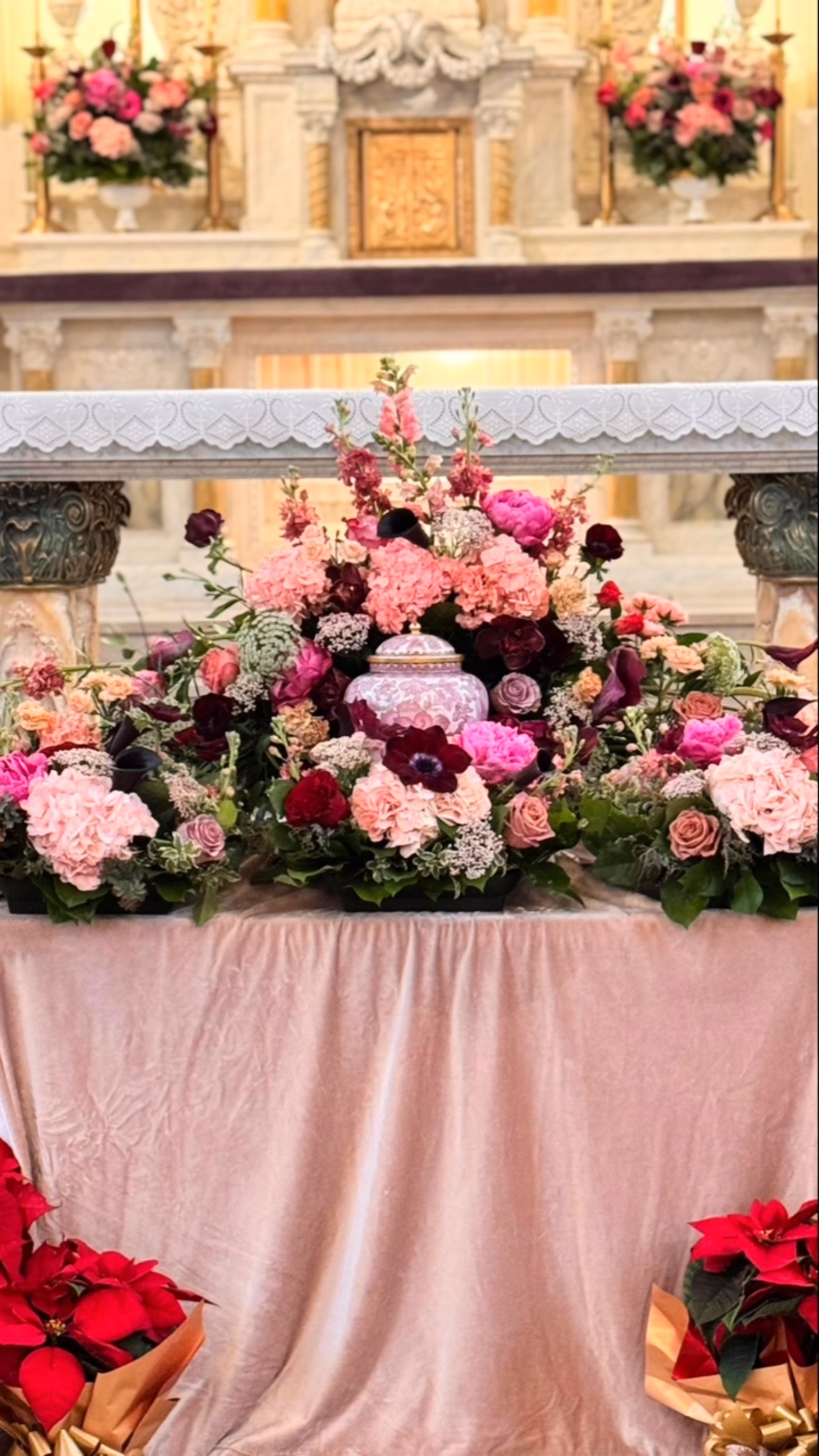 💗Soft antique pinks, rich purples, and deep reds—arranged with love to honor a beautiful life and offer comfort in remembrance💗. #SympathyFlowers #InLovingMemory
#ElPasoTX #ElPasoFlorist
#AdobeRoseCustomFlorist