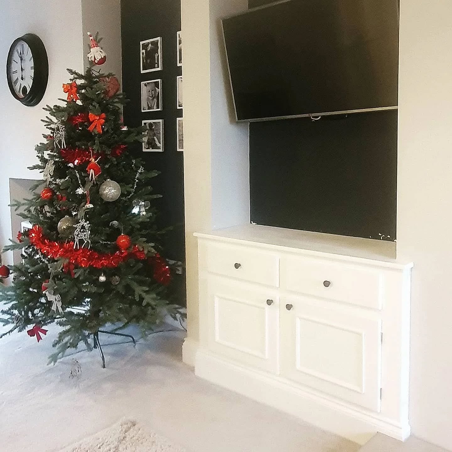Hope everyone had a Merry Christmas and a Happy New Year 🎄✨
Bartles Bespoke Furniture & Joinery are back in the workshop and now booking in new work for the coming months 🛠️
A few recent pieces below to give a feel for the kind of bespoke furniture and joinery I build.
If you’d like to discuss a project, feel free to get in touch.
🌐 www.bartlesbespoke.co.uk
📧 info@bartlesbespoke.co.uk