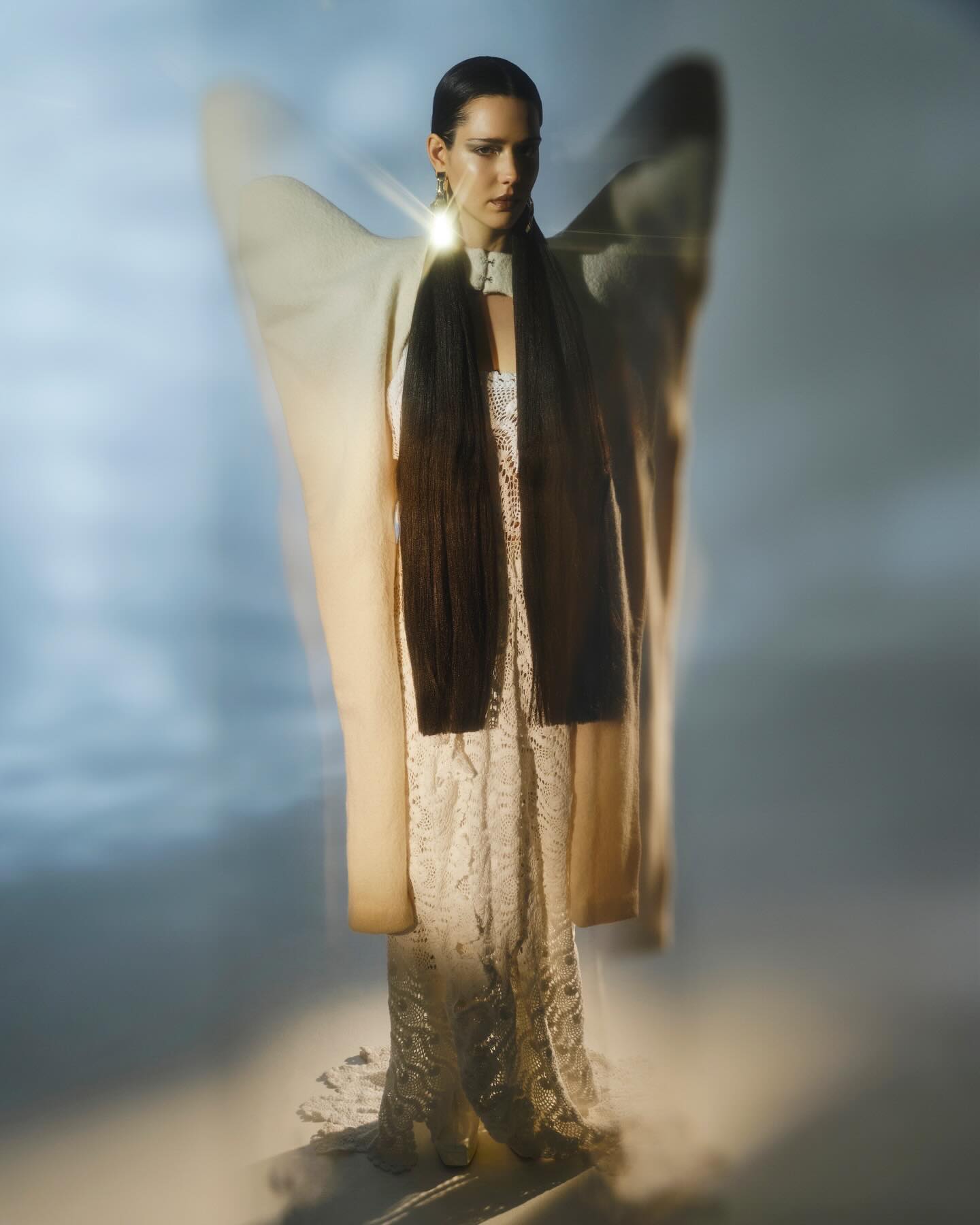 Editorial for @flanellemagazine Photo: @danilogiangreco_hair all done in camera, using @fujifilmuk
Hair: me and @emyroccabella_hair using @revlonprofessionaluk
Styling: @borna_prikaski
Makeup: @post_katt
Light assistant: @_nsgraphy
Model: martynabalsam at @bodylondon_
Studio: @flash.studios.london
#sessionhairstylist #sessionhair #editorialhair