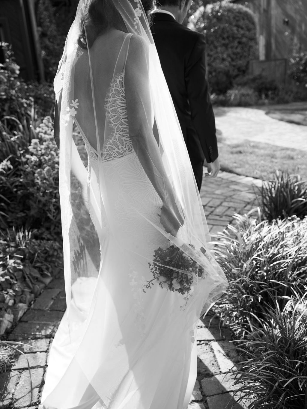 Stephen & Rox baths in sunlight at the dreamy Cleveland Estate 💕🌞
@stephenn1988
@roxyroolz
Photography @ginacawley_weddings
@clevelandestate
Celebrant @celebrantkirbysteele
Florals by Debbie Barrett
Cake @belbearbakes
Hair by @instylehairlancefield
Makeup @liviasamuderabridal
Signage @peach.perfect.stationery
Music entertainment @heyjack_co