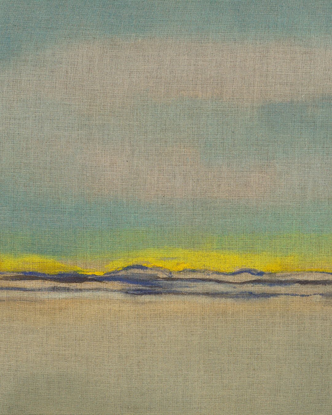 Leiko Ikemura. Das Meer in den Bergen
Die Künstlerin Leiko Ikemura verbrachte 1989 ein Jahr in den Bündner Bergen zum Arbeiten. Während dieses Aufenthalts vollzog sie eine radikale künstlerische Neuausrichtung. Angeregt durch intensive Naturerfahrungen lässt sie in ihrer Malerei den Menschen und seine existenziellen Fragen in einem unendlich wirkenden Kosmos aufgehen.
In diesem Buch erzählt Leiko Ikemura im Gespräch mit Kurator Damian Jurt von der Suche nach einem Neubeginn, die sie nach Graubünden führte, und von den künstlerischen Durchbrüchen, die ihr Schaffen danach tatsächlich in neue Sphären beförderten. Der angeregte Dialog wird durch Fotografien, Abbildungen von Ikemuras Zeichnungen und Gemälden sowie einer fotografischen Dokumentation der ortsspezifischen Ausstellung begleitet.
***
Herausgegeben von Damian Jurt
Gestaltet von Stephan Fiedler
@fiedler_stephan
@buendnerkunstmuseum
#Graubünden #femaleartist #contemporary #monograph #painting