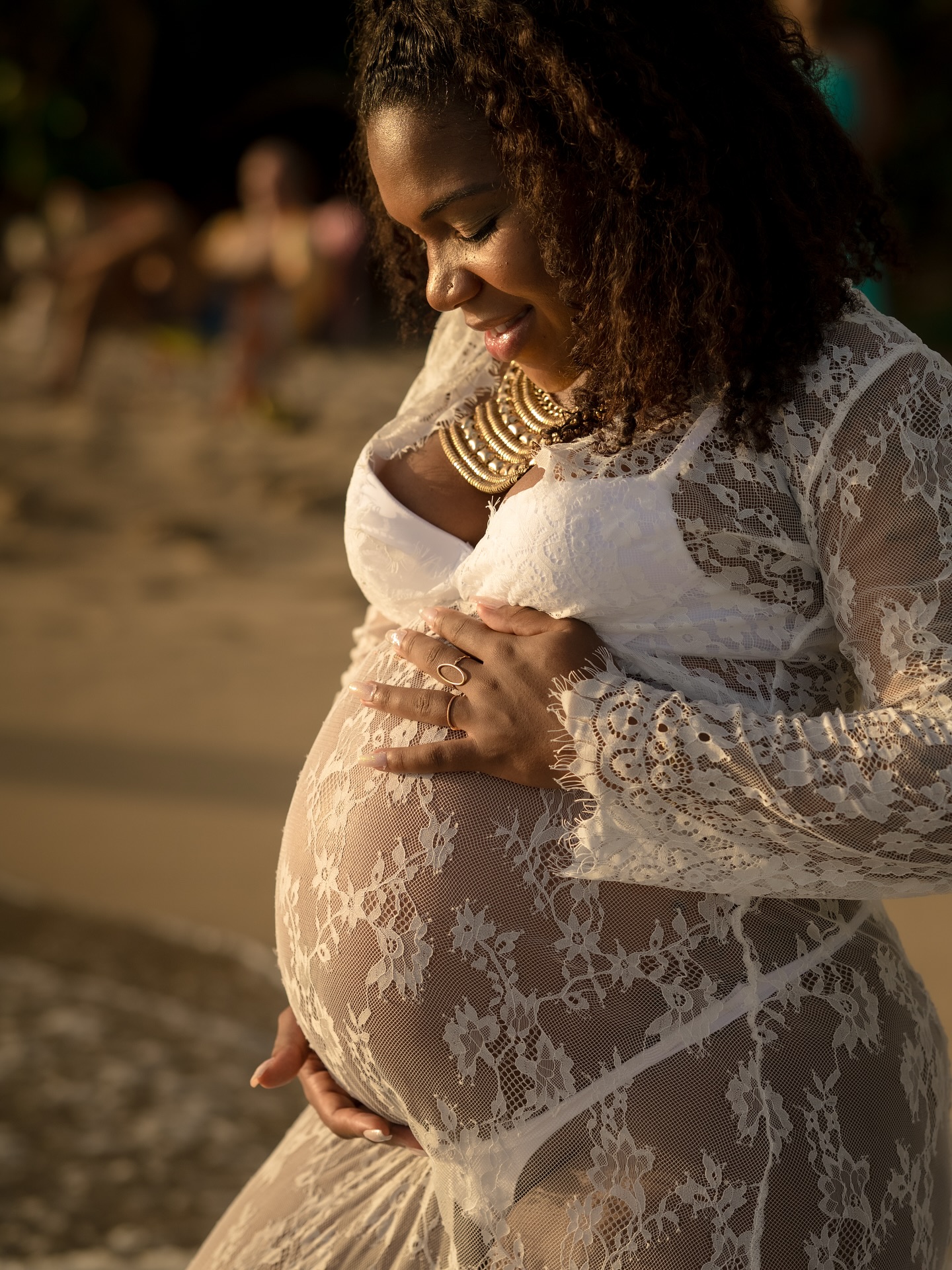 Séance photo grossesse
La grossesse est un moment de transition, intime et personnel.
Lors de chaque séance, je vous accompagne avec simplicité et attention, pour créer des images naturelles, lumineuses et élégantes, fidèles à ce que vous êtes.
Mon travail s’appuie sur la lumière naturelle, des gestes spontanés et une présence discrète, afin de révéler la douceur de l’attente et la beauté de ce moment.
👉 La séance est recommandée autour du 7ᵉ mois de grossesse, lorsque les formes sont bien présentes et que vous vous sentez encore à l’aise.
📸 Ce que je propose :
• Un accompagnement professionnel et bienveillant tout au long de la séance.
• Des images sobres et intemporelles, pensées pour traverser le temps.
• La possibilité d’ajouter une mise en beauté coiffure & maquillage (sur devis).
💬 Il est conseillé de réserver dès la première échographie afin de garantir votre place dans mon agenda.
📍 À domicile ou en extérieur
📩 DM ou lien en bio
#photographegrossesse #photographemartinique #maternité #grossesse #photoauthentique #souvenirs #aureliemariephotographe #photodegrossesse