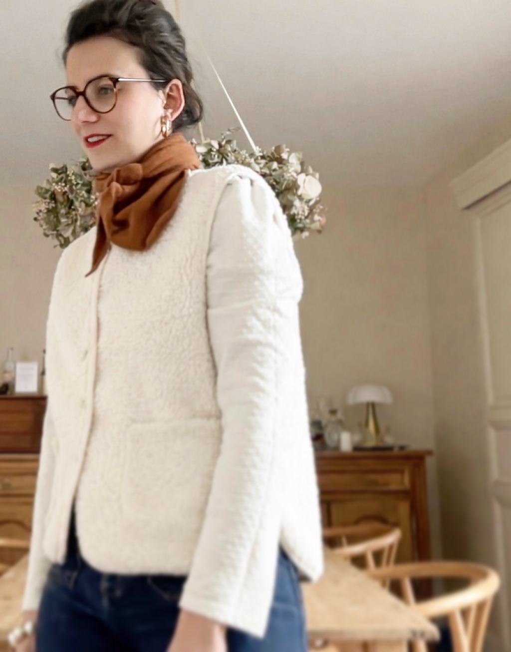 2025,
L’année qui a définitivement acté ma reconversion en tant que décoratrice d’intérieur, celle de la création de ma micro-entreprise.
Une année haute en couleurs, riche aussi bien sur le plan professionnel que personnel.
Merci à ceux qui ont bien voulu me faire confiance alors que je débutais.
2026 promet de l’être tout autant, portée par de nouveaux projets.
Je la place sous le signe de l’optimisme, de la persévérance et de l’élan.
Go 2026 💪🏻 💻