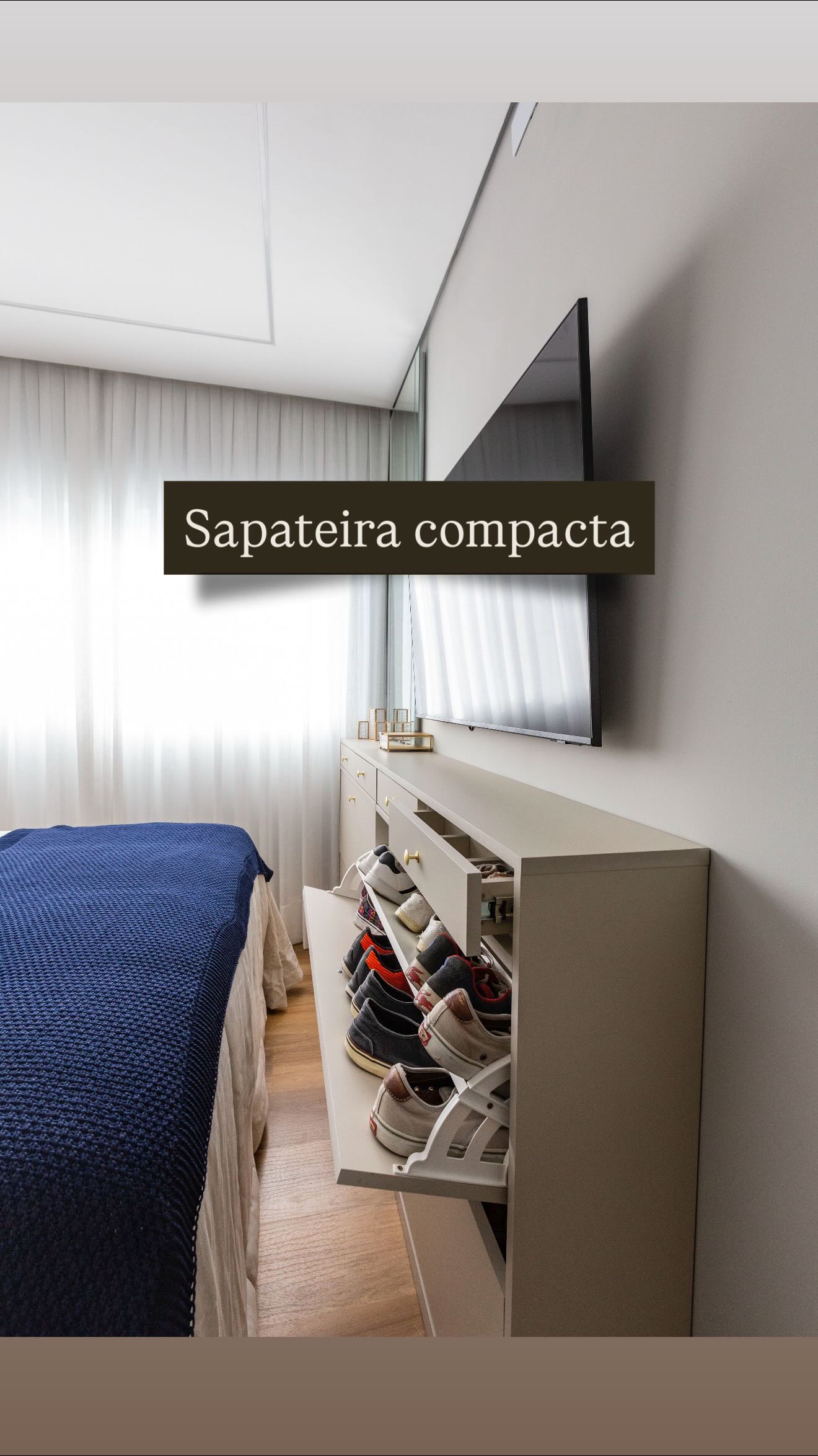 Sapateira compacta, teria na sua casa?
Uma solução que com pouco espaço resolvemos a solução de muitas mulheres 😂 quem é centopeia como eu? ☝🏻
Arquiteta: @leticiagarin.arq
#sapateira #sapateiraplanejada #sapateiraprática