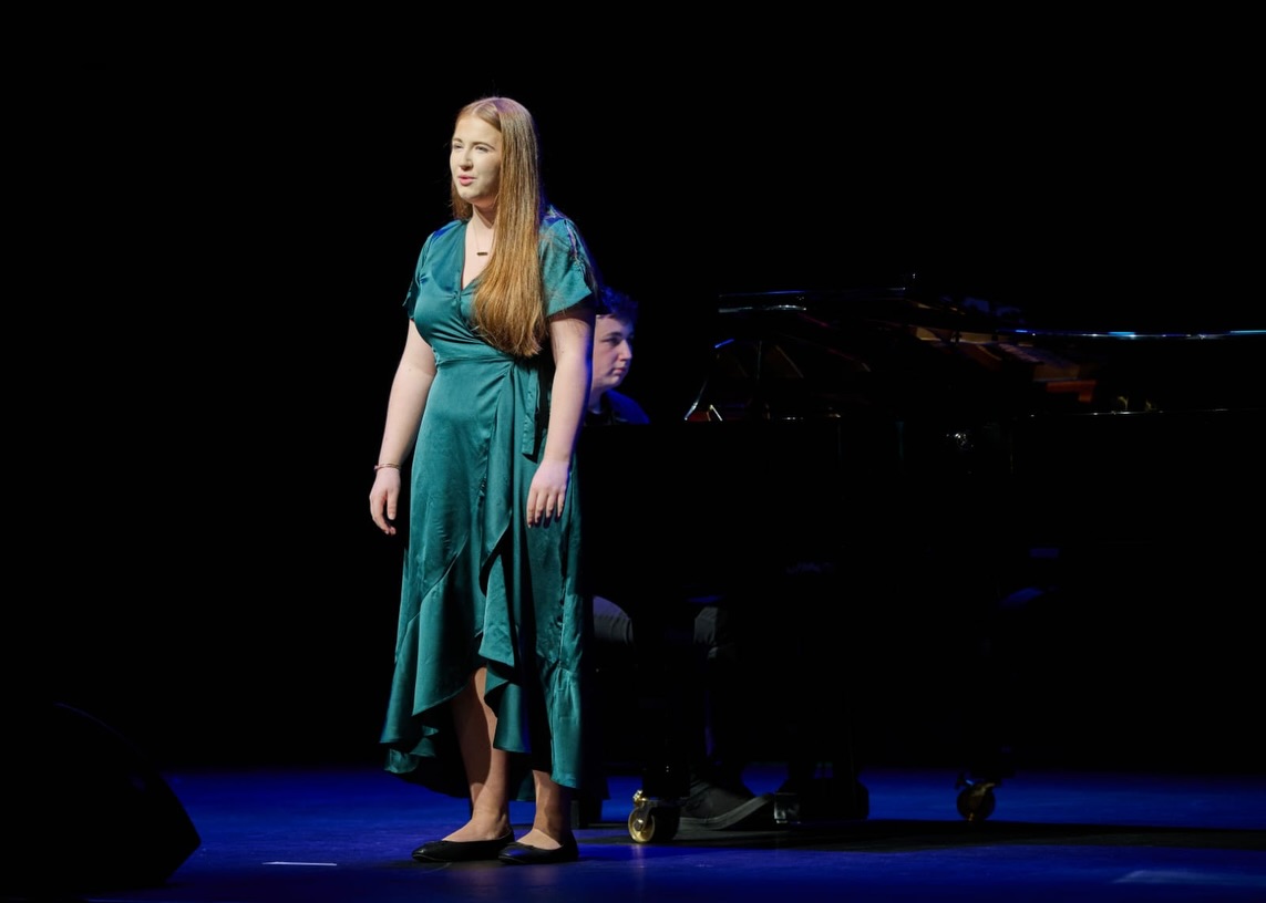 Hannah Murphy took to the stage at the RIAM Spotlight Awards National Gala in Dublin on the 16th of December, performing as one of just 11 performers selected from over 30,000 RIAM exam candidates nationwide. An extraordinary achievement by any measure 👏🎶
Hannah completed her RIAM Grade 8 Classical Singing with distinction in May 2025 under the tuition of Linda Ryan. She received a Spotlight Award for her performance of Nuit d’Étoiles by Debussy. This led to an invitation to perform at the regional concert in Ennis, and ultimately to the national gala, hosted by Marty Whelan.
Hannah spent six years at St. Angela’s Academy of Music, studying classical voice, musical theatre and trumpet. What a joy it has been to be part of your journey, Hannah! 💫🎤
Hannah is now in her second year of Medical & Health Sciences at UCC, where she is a member of the UCC Singers Choir.