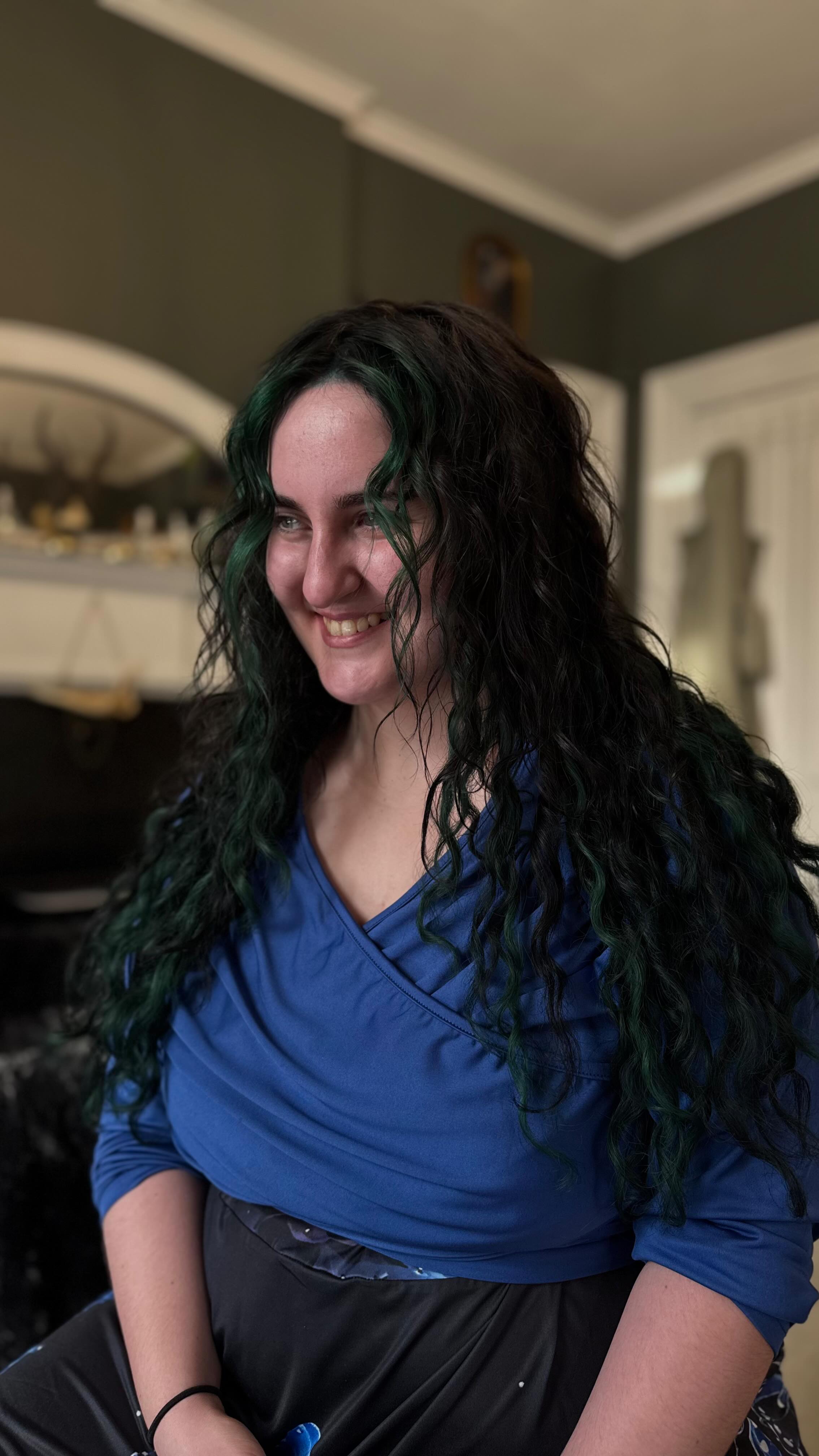 I want your extensions to look like they grew there.
For textured hair, that means more than just picking a length and color matching the hair. It means also matching curl pattern and density.
For this transformation, we:
✔️ picked two separate wave + curl patterns to create her blend.
✔️ custom colored her natural hair & her extensions.
✔️ sent her home with a care kit and products that will help start her curly extension & vivid hair journey.
📍 The Mirror Room — Bangor, Maine
Hair Extensions | Color Transformations
#mainehairextensions #bangorhairextensions #bangorhairstylist #wavyhairextensions