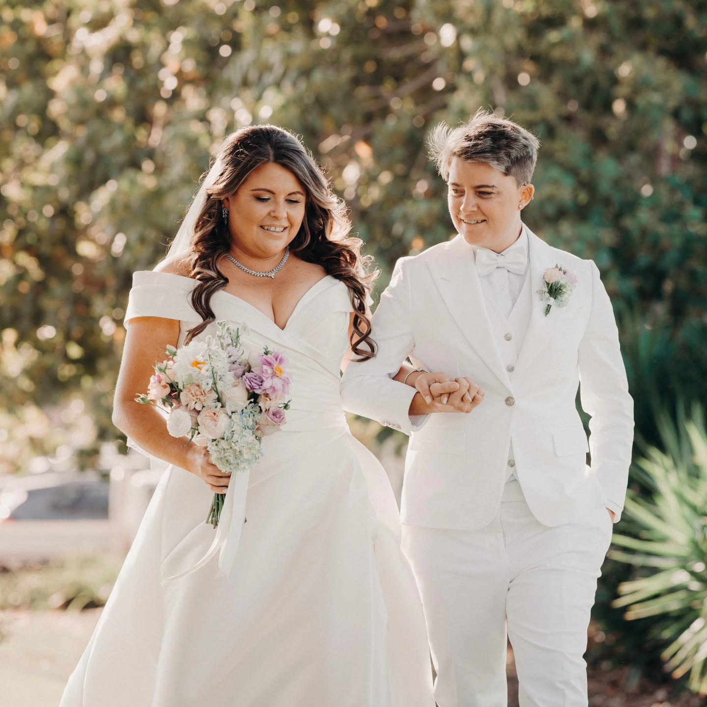 Brooke and Tiffany 🤍🤍
It didn't take long for Brooke to realise why she had always felt so drawn to Tiffany. It wasn’t just friendship or admiration. The pull she had always felt was because Tiffany was her soulmate 🥹❤️
Such an emotional, and beautiful ceremony, with a couple I'll never forget!
@shesaidyes.photos
@sandstonepointweddings