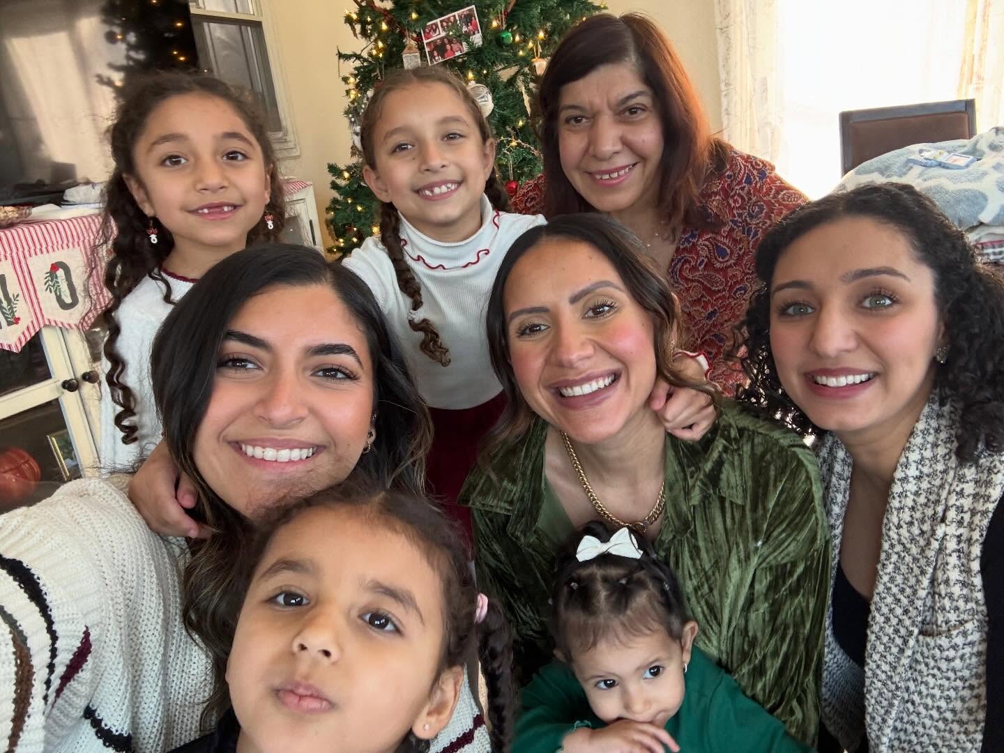 Nov + Dec 2025 photo dump āØššÆāāļø
Noting better than ending the year making memories with some of my faves š