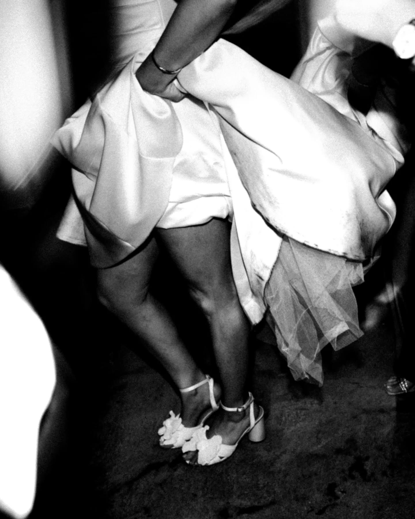 Some b&w epicness from Lois & Rob's wedding evening at @thecanaryshed - dancefloor filled courtesy of @broadway.band -
captured by 📸 @laurenmarchantphotography - what a dream team!