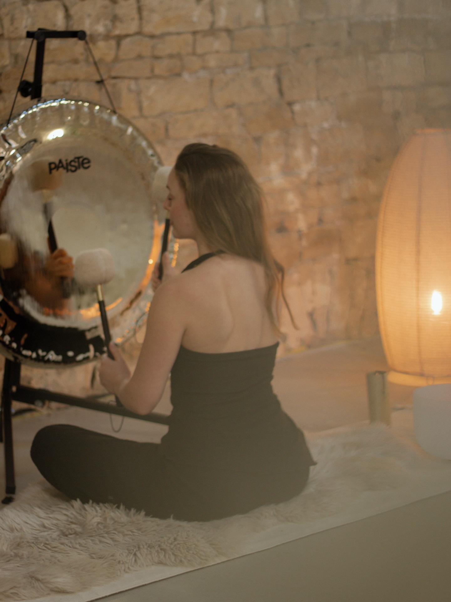 2025 ~ the year I birthed @theofferingretreat 🤍
What came to me as an idea back in Feb 2024 whilst journalling in my almost finished kitchen was finally ready to come to life in August & November 2025. The most soul fulfilling memories were made in my home as I spent time in the company of incredible, creative, soul nourishing Women who held me in ways I didn’t know how to hold myself.
2025 started physically, emotionally, mentally and spiritually prettttty rough for me, but it turned out to be hands down one of the most expansive years yet. Through grief that cracked my heart open and made space for the love to flood in deeper than I’ve ever felt before, I made friendships that made my heart sing and learned how to truly trust the divine timing of the universe and all that is meant for me on my path. So I’d like to remind you that if you’re in the depths of winter or grief right now there is a light inside of you that will guide you back home once you begin to trust yourself and listen a little closer to what your heart is yearning for.
“No tree, it is said, can grow to heaven unless its roots reach down to hell.” — Carl Jung
Sending you so much love,
Shannon x
Photographs 1 - 8 taken by my talented darling friend & soul sister @claragracemay 🫶🏼