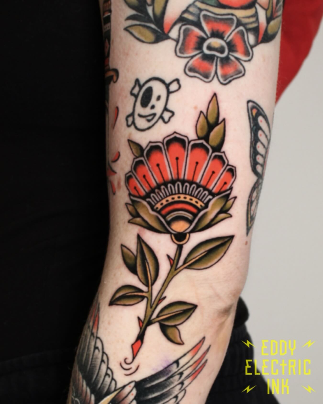 Fanflower for Ellen! I always enjoy doing flowers of any kind, so hit me up if you want to get something tattooed!
🏷️: #traditionaltattoo #traditionalart #traditional #traditionaltattoos #tradworkers tradwork tradworkerssubmission tradtattoos tradtattoo oldlines oldschool oldschooltattoos oldschooltattoo lineworkerssubmission boldwillhold oldworker traditionalflash oldworkersoldworkerstattoo boldwillhold tattooflash flashtattoo flashtattoos