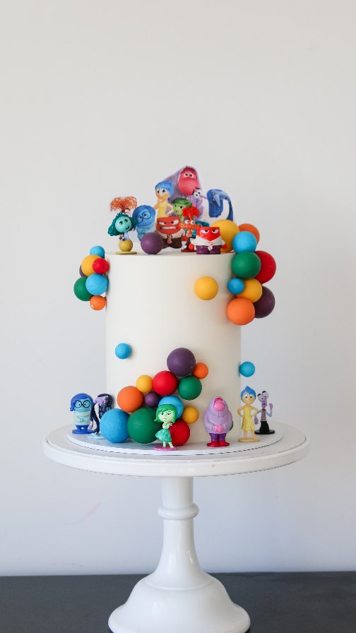 Let me tell you...
I know it may feel like there must be some secret formula to nailing ganache first time but trust me there's not!
Ganache has been around for years but not as a medium for covering cakes, especially using white chocolate - the hardest one of all to get right!
It's just that there's a lack of info out there, but that's why you're lucky you stumbled across this video because I've been studying all about it for years - the best ingredients, the best method, best equipment to use, the science behind it... everything and now I'm sharing it all with you!
My Mastering Ganache demo has helped hundreds of people and it's back:
19th Jan 2026
7pm GMT
Live on zoom (recording available)
Comment BOOK to secure your place!
#ganachecake #ganacherecipe #whitechocolateganache #cakedecorating #bakingguide