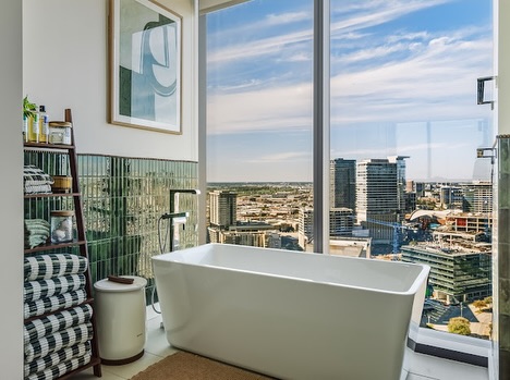 Renter-friendly doesn’t mean boring ✨
This owner’s suite bedroom + bathroom got a full glow-up—no permanent changes, no stress. Just smart design, elevated finishes, and intentional details that feel luxe and lease-approved.
Proof that you can love your space without owning it 🤍
👉 Save this for renter-friendly inspo & follow for more design hacks