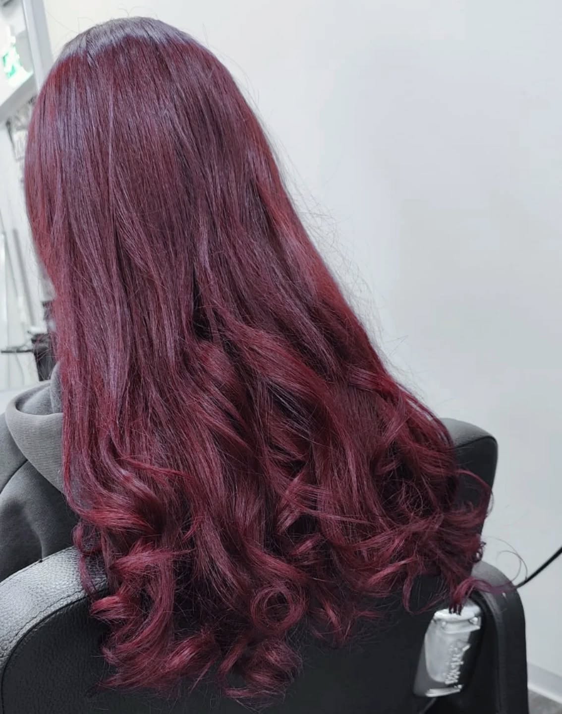 Ihanaa punaista ♥️ - Kirsi -
#fourreasons #fourreasonsoptima #optimahair #optimacolor #redhair #haircolor #hairstyle #hairinspiration #hairstylist