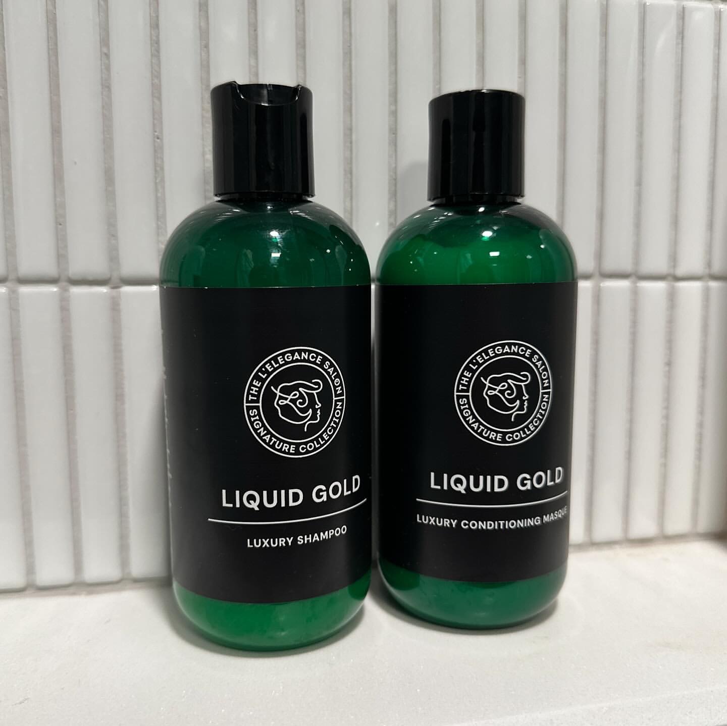 How often should you double shampoo?
The first shampoo breaks down oil, product buildup, and environmental residue, while the second shampoo actually cleans the hair and scalp so your shampoo can work effectively.
If you use styling products, dry shampoo, or go a few days between washes, double shampooing can noticeably improve scalp health, shine, and overall cleanliness. Healthy hair truly starts with proper scalp care ✨
#haircaretips #healthyhair #scalpcare #saloneducation #professionalhair