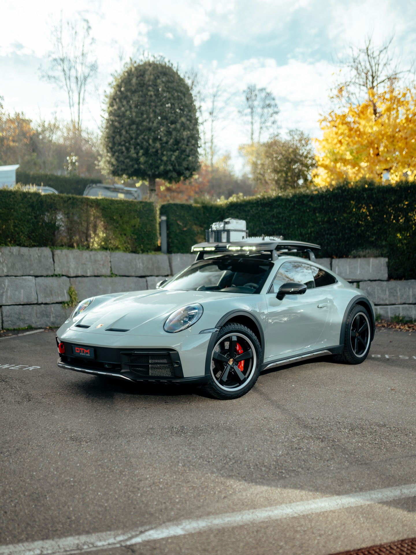 911 Dakar in Shade Green. No roads required.
#porsche #911 #dakar