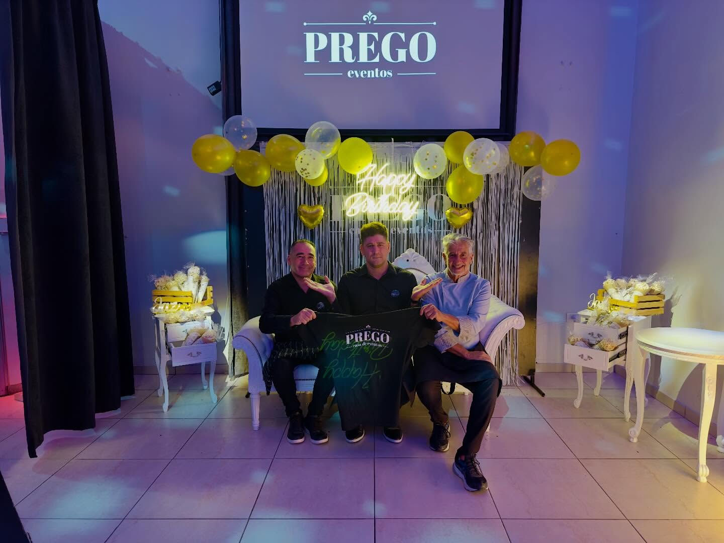 Vamos por un gran 2026 🙌🏻
Acá estamos, los pilares de Prego Eventos 🤍
Alejandro, maître de toda la vida. Me acompañó en mis 18 y hoy celebramos 10 años trabajando juntos, creciendo y soñando el mismo proyecto.
En el camino se sumó el gran chef David Quiroga, con más de 25 años de trayectoria, y miles de clientes que avalan con su experiencia la calidad del servicio.
Año tras año se renuevan las ganas, la pasión y el compromiso de seguir recibiéndolos en nuestra casa, para crear y compartir momentos verdaderamente inolvidables.
Los esperamos para seguir escribiendo historias juntos ✨
Nos vemos pronto👋🏻
Federico.
📲 Pedinos tu presupuesto al 221 459-5615
📅 Visitas martes y jueves de 18.30 a 20.30hs