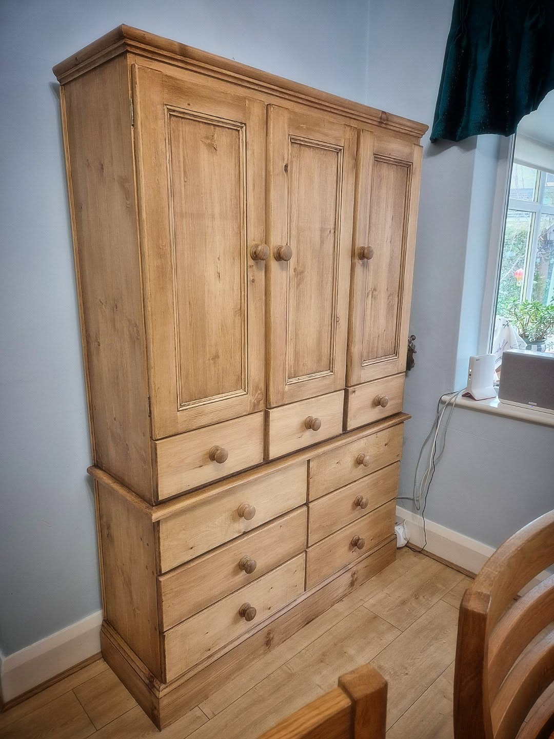 Freestanding pine cupboard with drawers 🌲
Medium brown Briwax finish ✨
Made for a client in Mytholmroyd 🛠️