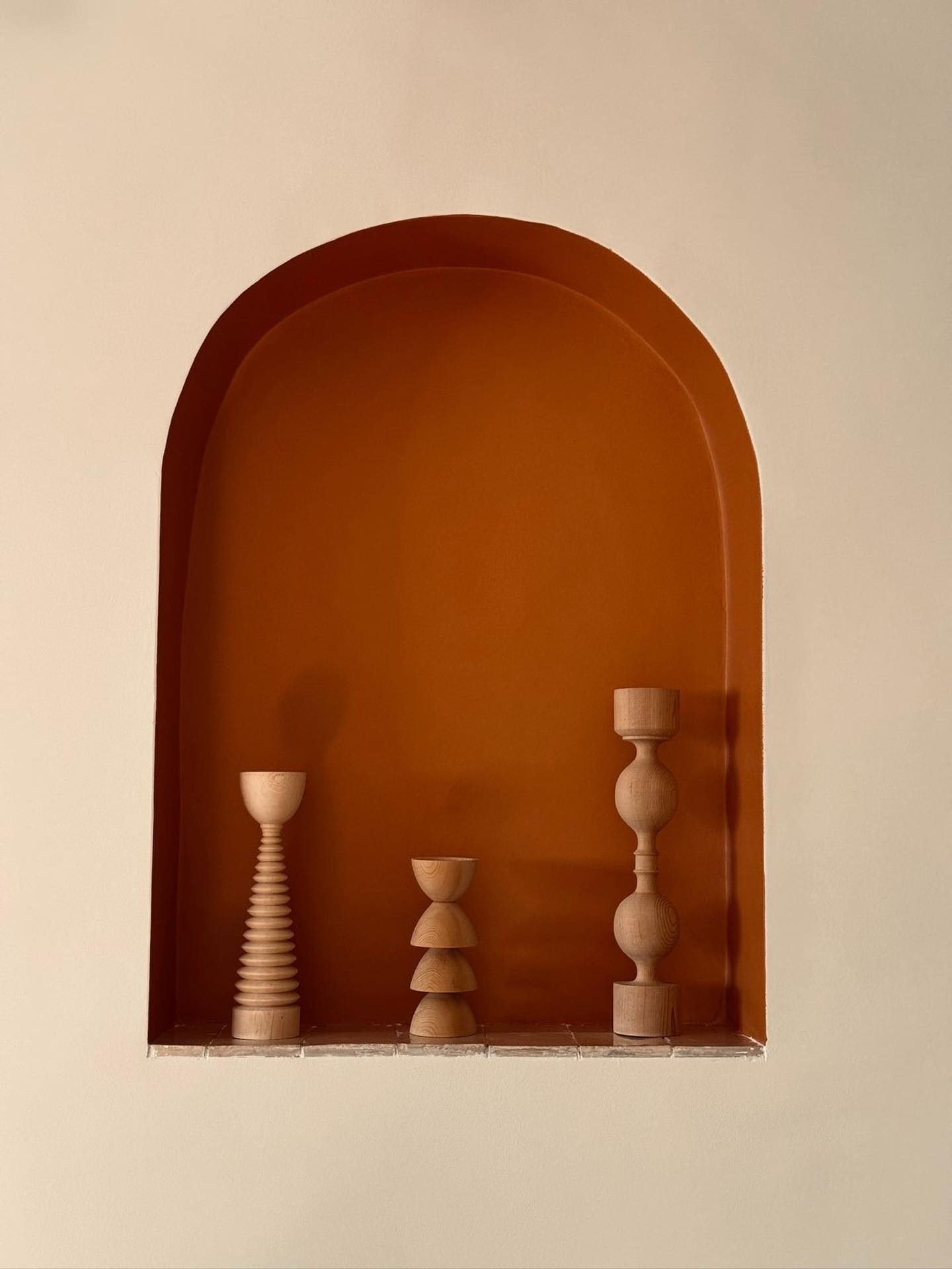 Une décoration choisie avec le cœur 💛
Pour vous faire découvrir, en toute simplicité, un peu de l’artisanat marocain.
#maisondhotes #marrakechboutiquehotel #marrakesh #moroccanstyle #guesthousemarrakech