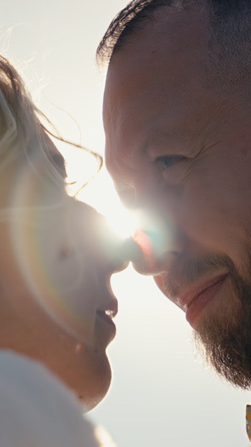 Amandine & François, pendant leur séance couple.
On a eu de la chance : juste le temps de s’échapper entre deux pluies ⛅️
Quelques minutes à deux, sans pression, à profiter du moment.
De mon côté, je me contente d’observer et de capter ce qui se passe, tel quel 📹
#mariage #weddingday #weddinginspiration #wedding #futuremariee