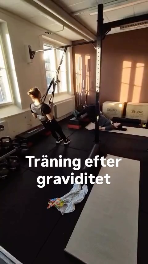 Vår träning efter graviditet sker i små grupper om max 6 deltagare och alltid med det personliga och individuella i fokus!
Nästa uppstart är den tisdagen den 20 januari eller torsdag den 22 januari!