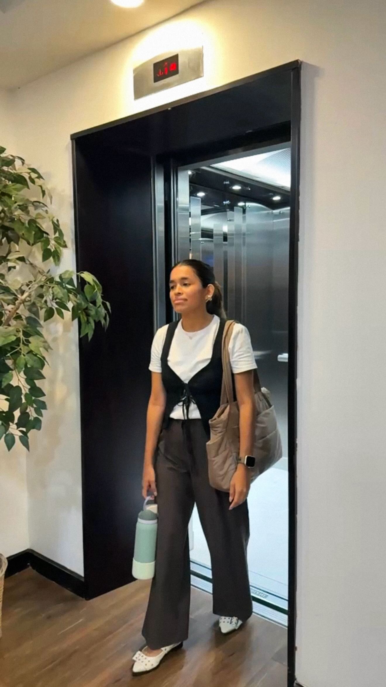 ¿Se nota que queríamos regresar a la ofi? 🥲
Ps: mentira, ya queríamos ver a nuestros work besties
#officelife #agenciademarketing #marketingdigital #humor