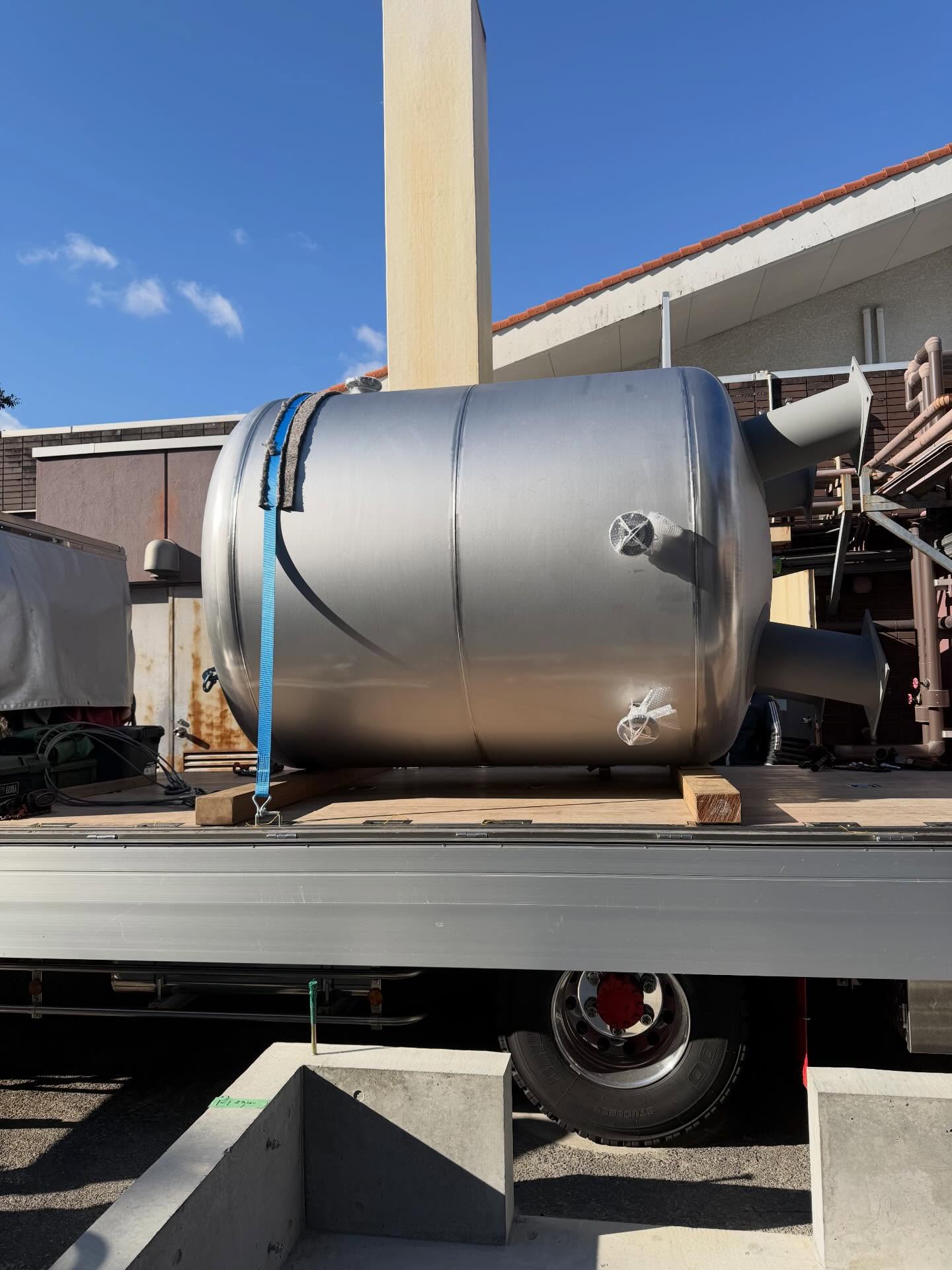 池谷設備です。
静岡県、ゴルフ場 貯湯槽更新工事です。
タンク据え付け→架台加工取り付けをしました。
#配管 #空調 #設備 #溶接 #tig
従業員募集 転職 未経験歓迎
東海 静岡 浜松