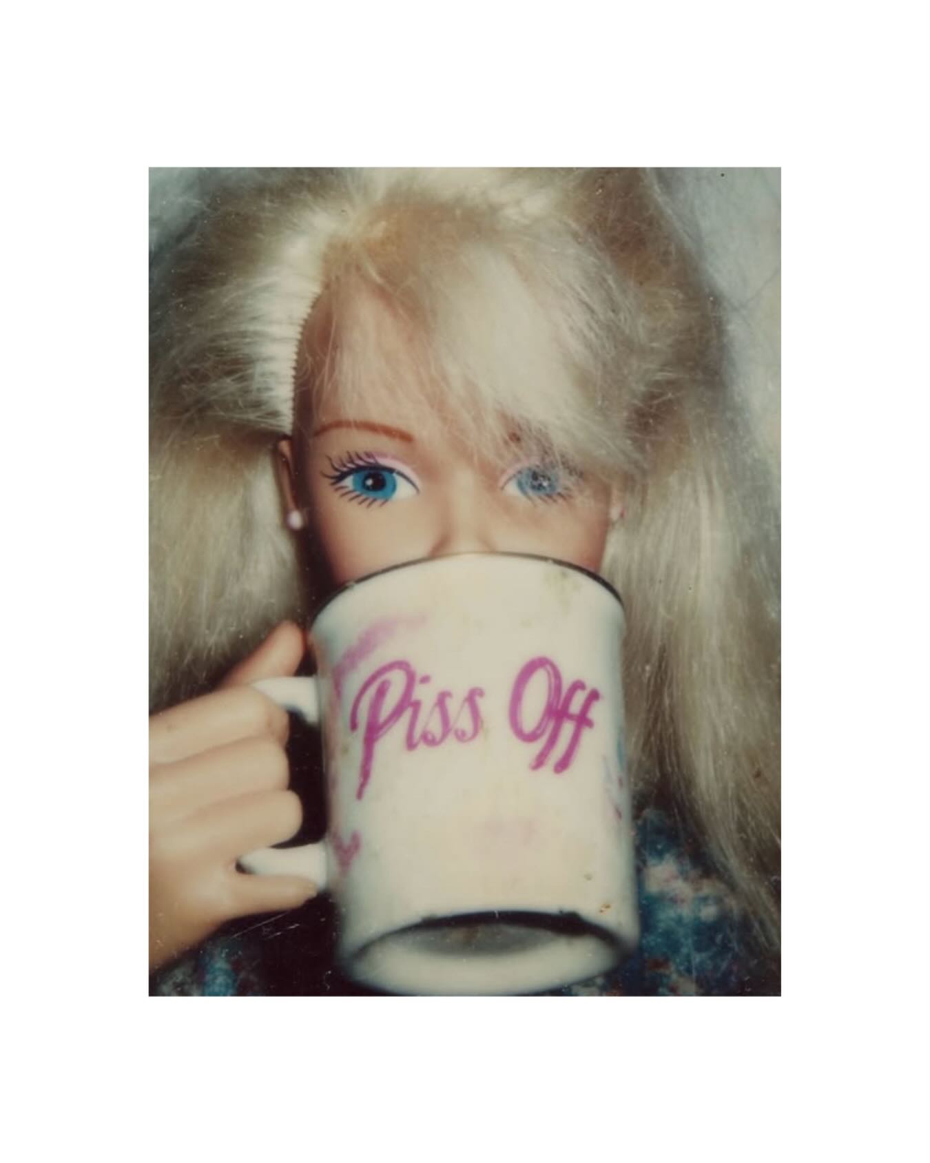 Forandring kalder…
Overgangen mellem december og januar handler ikke altid kun om et kalenderår, der skifter.
Det er som om, at når decemberrusen har fortaget sig- at vi står her i starten af januar, med et efterslæb fra diverse begivenheder, og noget har foldet sig ud, som ikke sådan lige kan falde tilbage på plads igen…
Situationen er måske sådan lidt piss off, for det virker uoverskueligt og svært at tage hul på.
Men spørgsmålet er, kan du lade dette blot passere eller kaldes du til handling?
Billede via @women_in_art
______________________________________
#hologenetisklæsning
#gennøglerne
#genekeys
#overgang
#selvudvikling