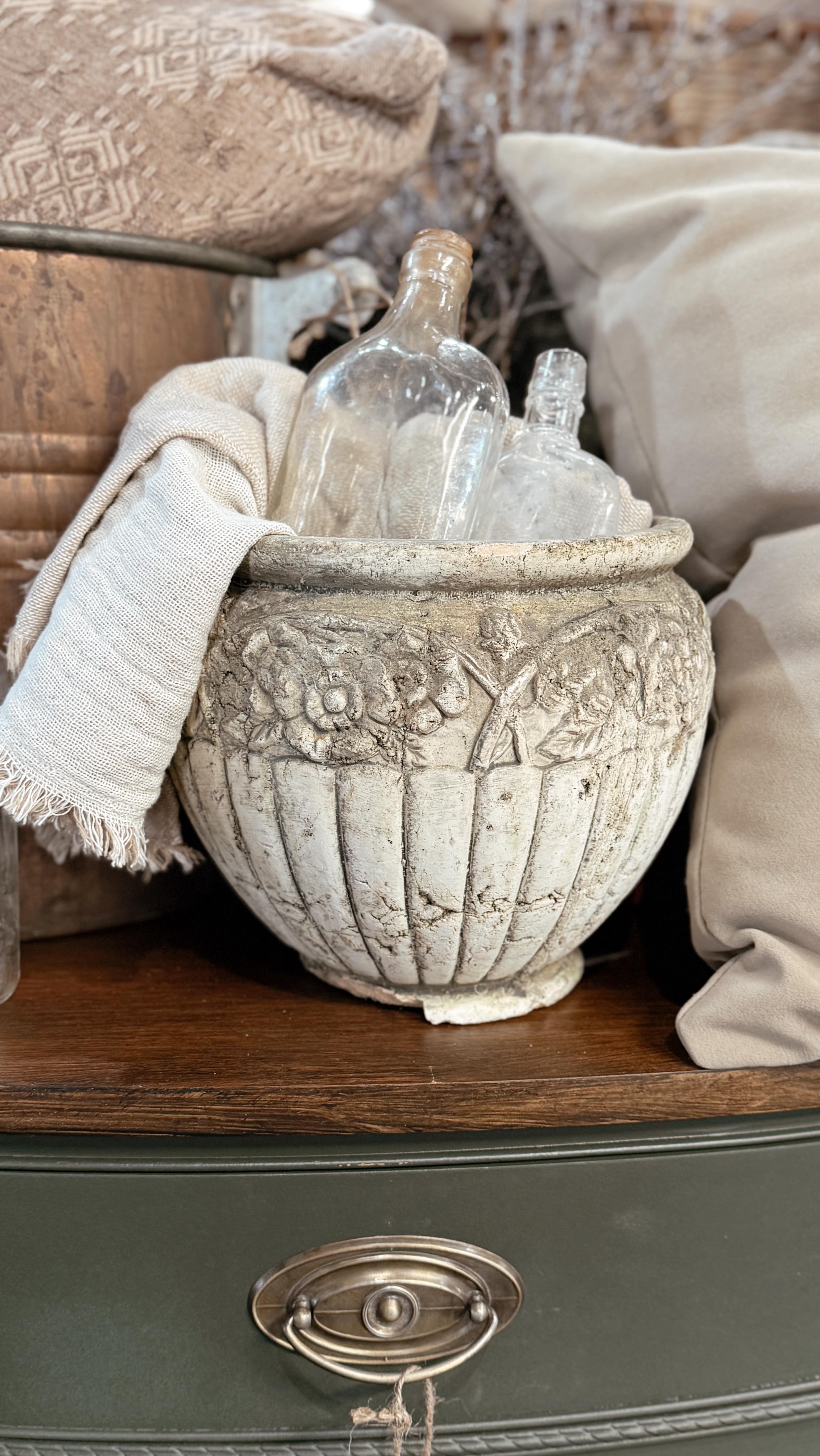 It’s been a minute since you’ve seen my face around the shop during OPEN hours😅 Owning multiple businesses is tricky. A give and take. I can’t be in two places at once and have so many plates spinning at the same time, as my good friend Mark would say. & honestly our employees are so great they make it easy for me to be away. BUT truth be told, I’ve missed the shop. I lost my drive being in survival mode. In doing so, content was handed over and I spent less and less time in store.
At the beginning of the year I felt a shift, a change of winds. Something I know was God given. My roots were calling. I’ve missed you. Are you ready to start seeing this oddly, overly happy little lady again in the store and on here? I’d love to hear it. ❤️
#TheBohemianSpokane #ReturnOfTheMac #ShopLocalSpokane #VintageHomeDecor #SmallBusinessOwner