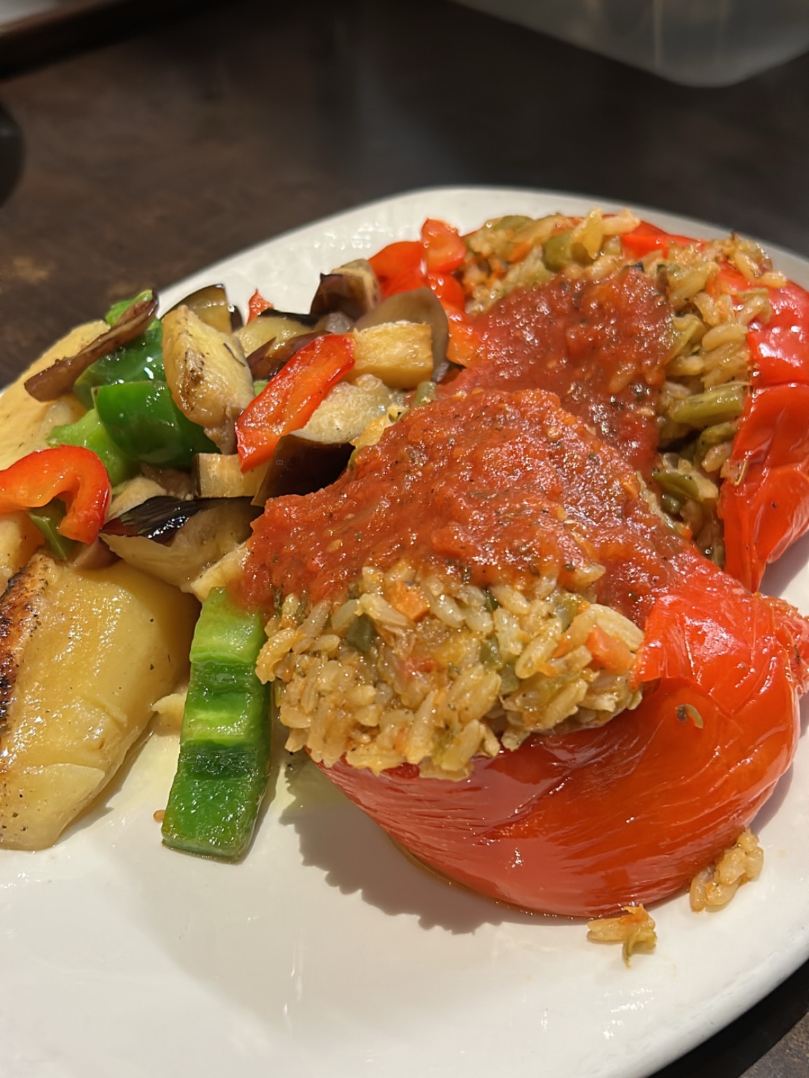 A true taste of home!
Tender tomatoes and peppers stuffed the traditional Greek way and packed with flavour.
Comfort food done right!
#gemista #traditionalgreek #comfortfood #etobicokeeats
