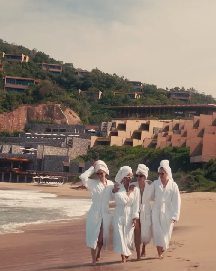 Dreaming of the ultimate girls trip this year? Because we are! Whether you’re celebrating a special milestone, gathering for an intentional wellness trip, or just getting away for quality time with your friends - Four Seasons Resort Tamarindo, México offers everything you need from spa rituals and farm-to-table culinary experiences to yoga sound healing and private boat cruises. @fstamarindo @fourseasons