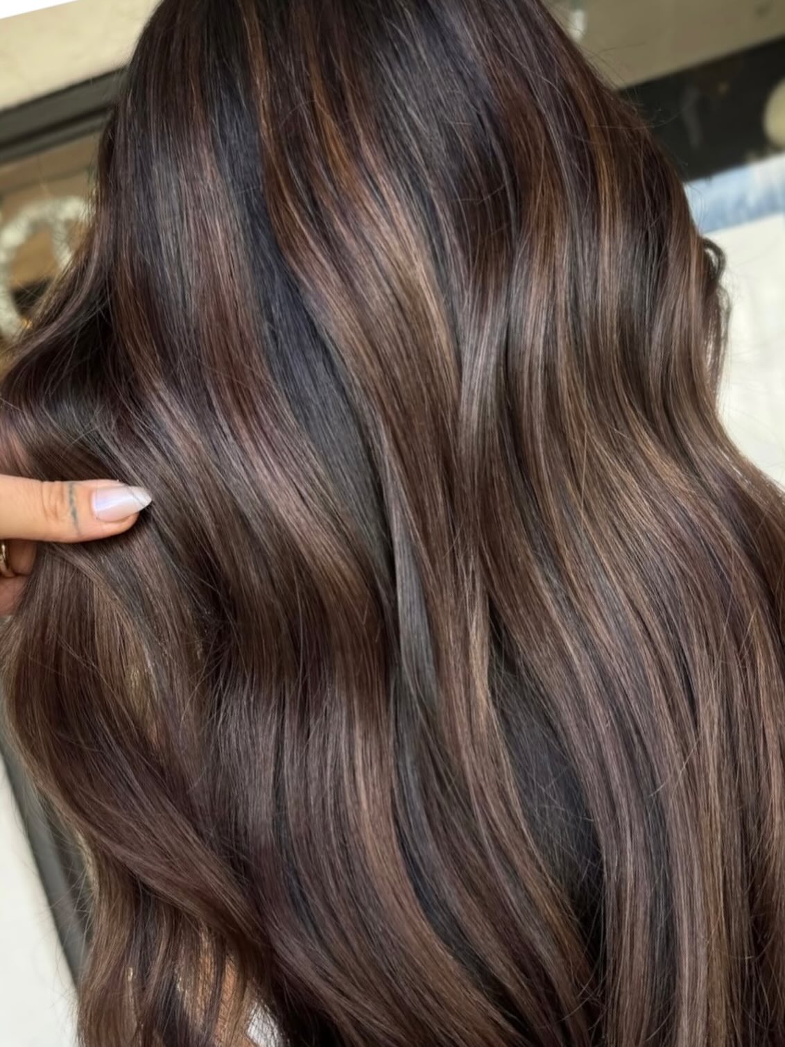 It’s givinggggg….new year. new hair (goals). 🍾 🥂 Getchu a stylist like @laynehair.co to get those goals DONE.
