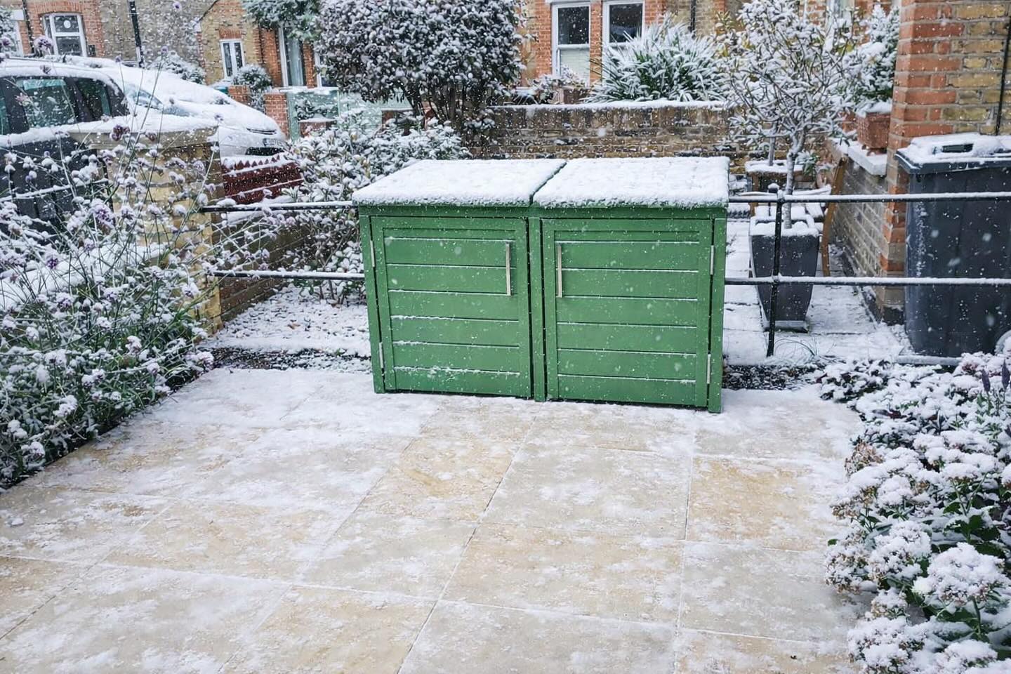 ❄️ Snowy start for some of us today… ❄️
Who woke up to snow this morning? 👀
Was your garden covered, or did it miss you completely?
Days like today are perfect for dreaming about better outdoor spaces — whether that’s a tidy bin store, a sturdy shed, a cosy garden room, or a fully fitted garden kitchen ready for brighter days ahead 🌿
Drop a ❄️ in the comments if you had snow, or a 🌧️ if it missed you!
#SnowDay
#DidYouGetSnow
#WinterInLondon
#LondonWeather
#GardenLife
#OutdoorSpaces
#BinStore
#GardenShed
#GardenRoom
#GardenKitchen
#BespokeBuild
#Handcrafted
#LondonBuilder
#LondonHomes
#LondonGardens