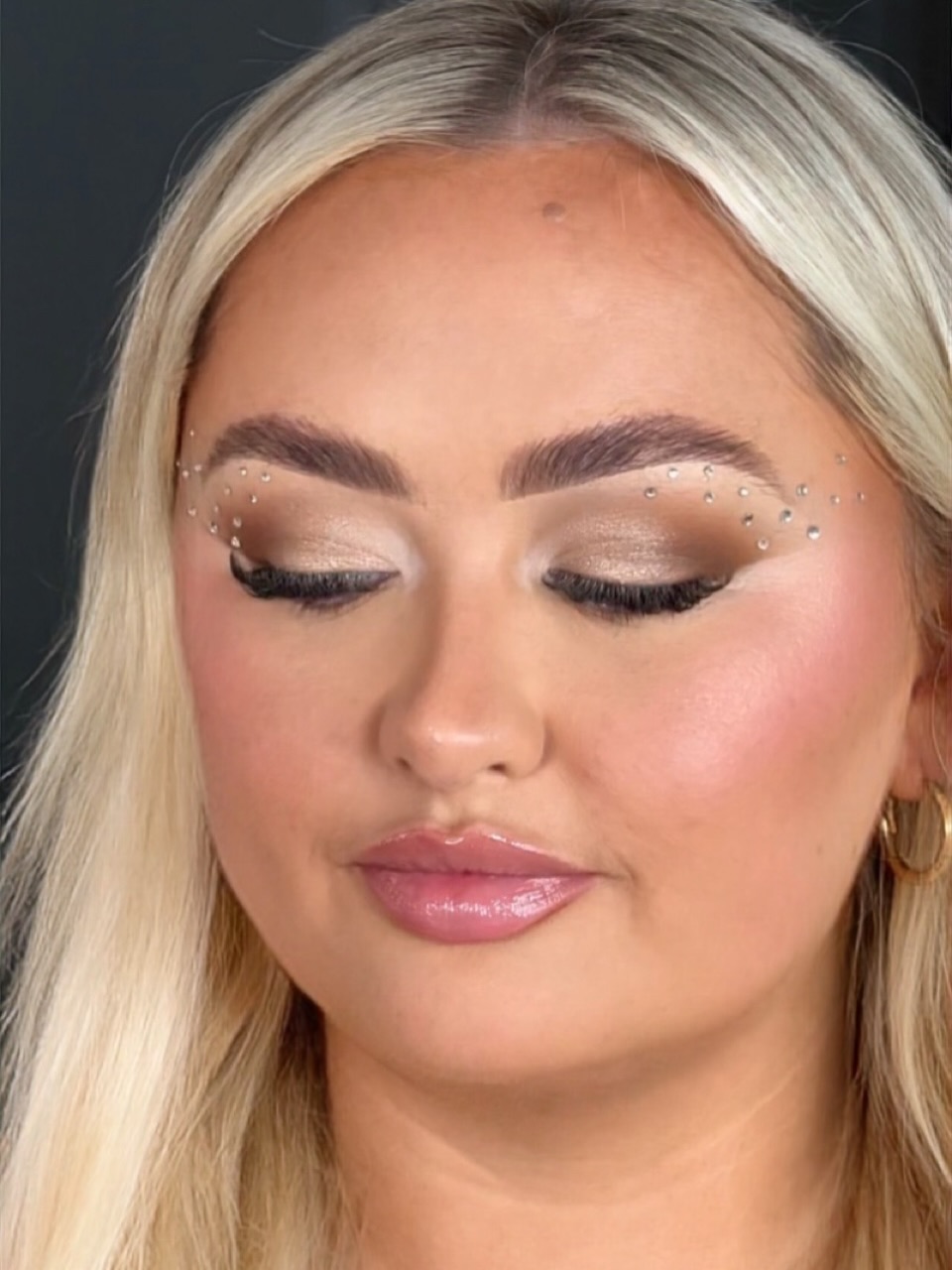 Adding a little sparkle to your day! ✨
.
.
.
.
.
.
.
#festivalmakeup #goldcoastmakeupartist #brisbanemakeupartist #makeuplooks #makeupinspo