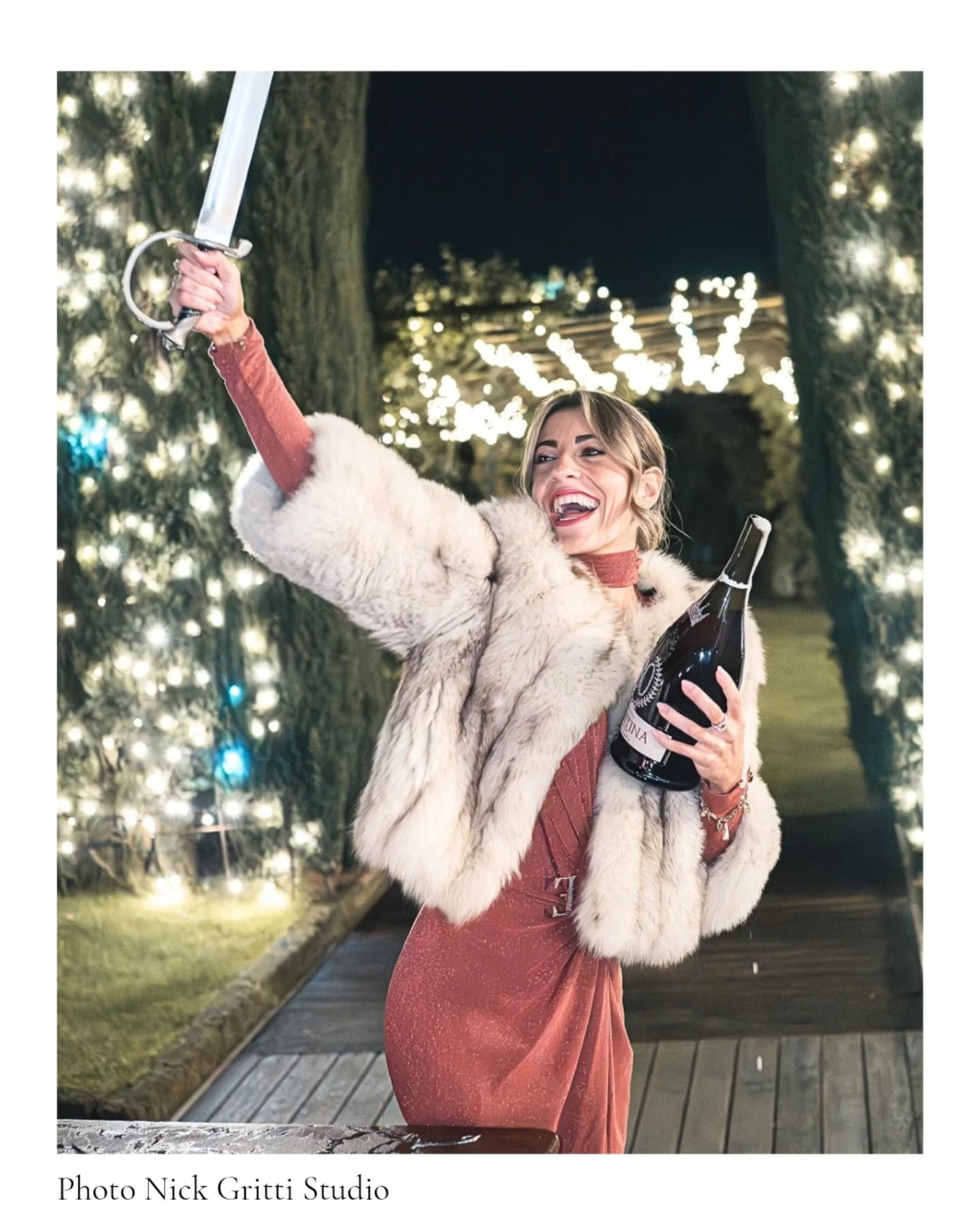 Un compleanno memorabile che può sembrare un matrimonio, curato in ogni dettaglio per @ariannapaderno che ha sfoggiato un bellissimo abito @elisabettafranchi e festeggiato assieme ai migliori amici a @villa_baiana_franciacorta .
Intrattenimento @djdavidebvlgari
📍 Fotografia di eventi privati
📸 Stile reportage con estetica editoriale
#privateeventphotography #eventphotographeritaly
#luxurybirthday
#nickgritti