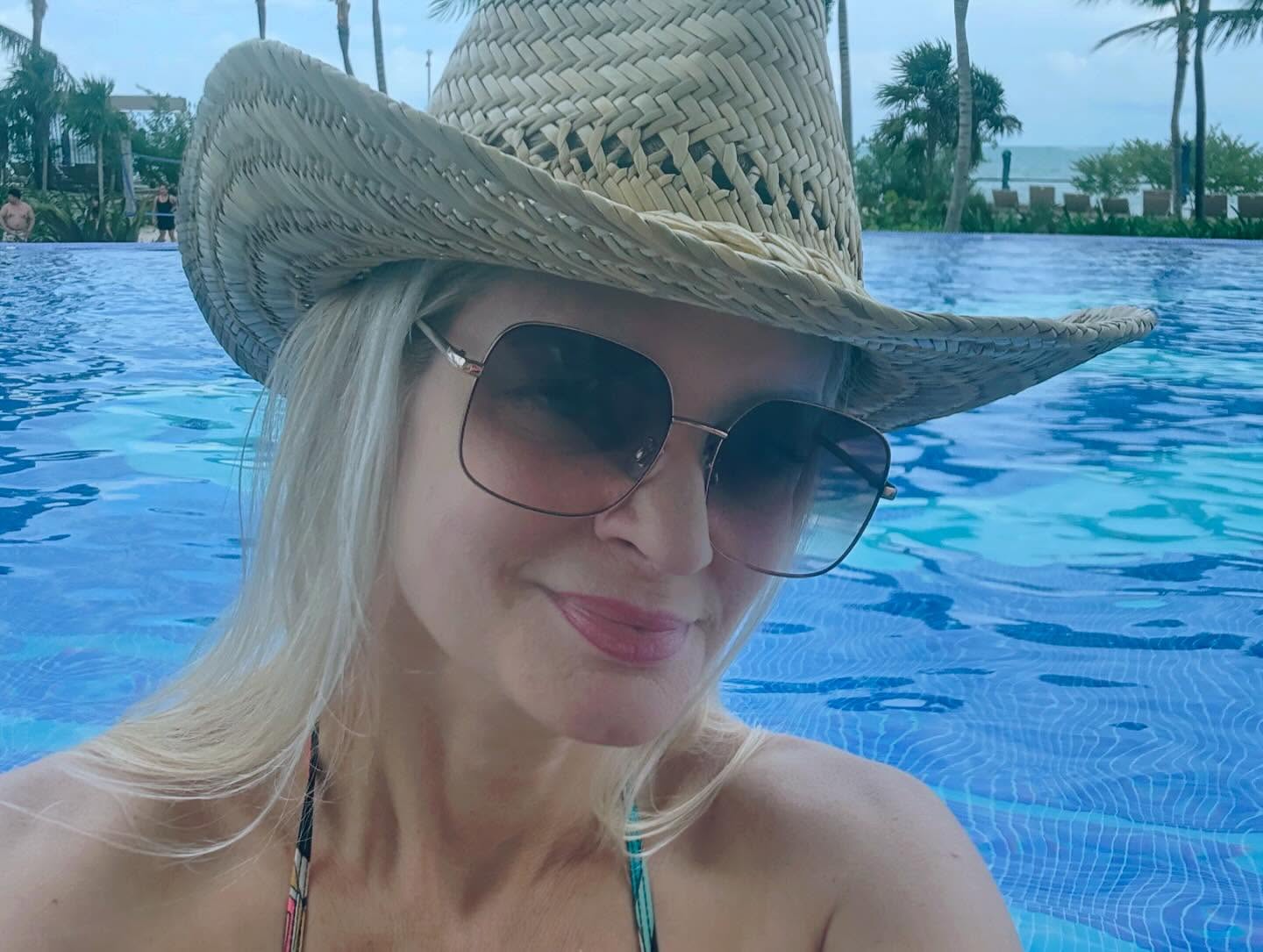 Rest and play are not luxuries.
They are medicine. 🌿
Even spiritual healers, visionaries, and energy workers need moments of softness, laughter, and deep rest.
The soul replenishes in joy as much as in stillness.
Honor your cycles.
Refill your well.
Your light shines brighter when it’s nourished. ✨
#rest
#play
#shaman
#vacationmode
#mexico