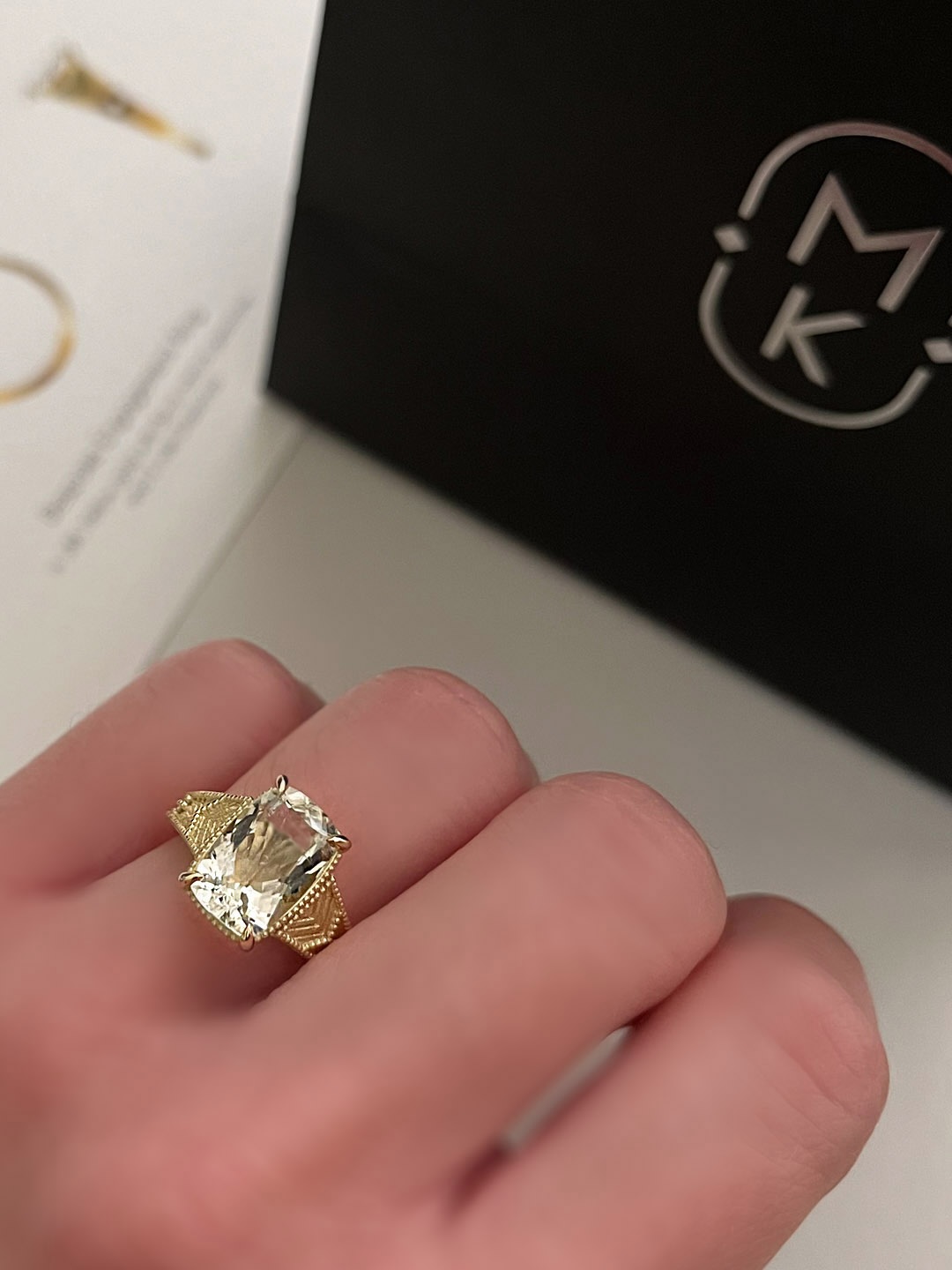 This vintage-style Engagement Ring whispers not in diamond sparkle, but in beryl, a gem from the same family as aquamarine and emerald ✨
#mkfinejewelry #bespoke #custommade #jewelry #engamentring