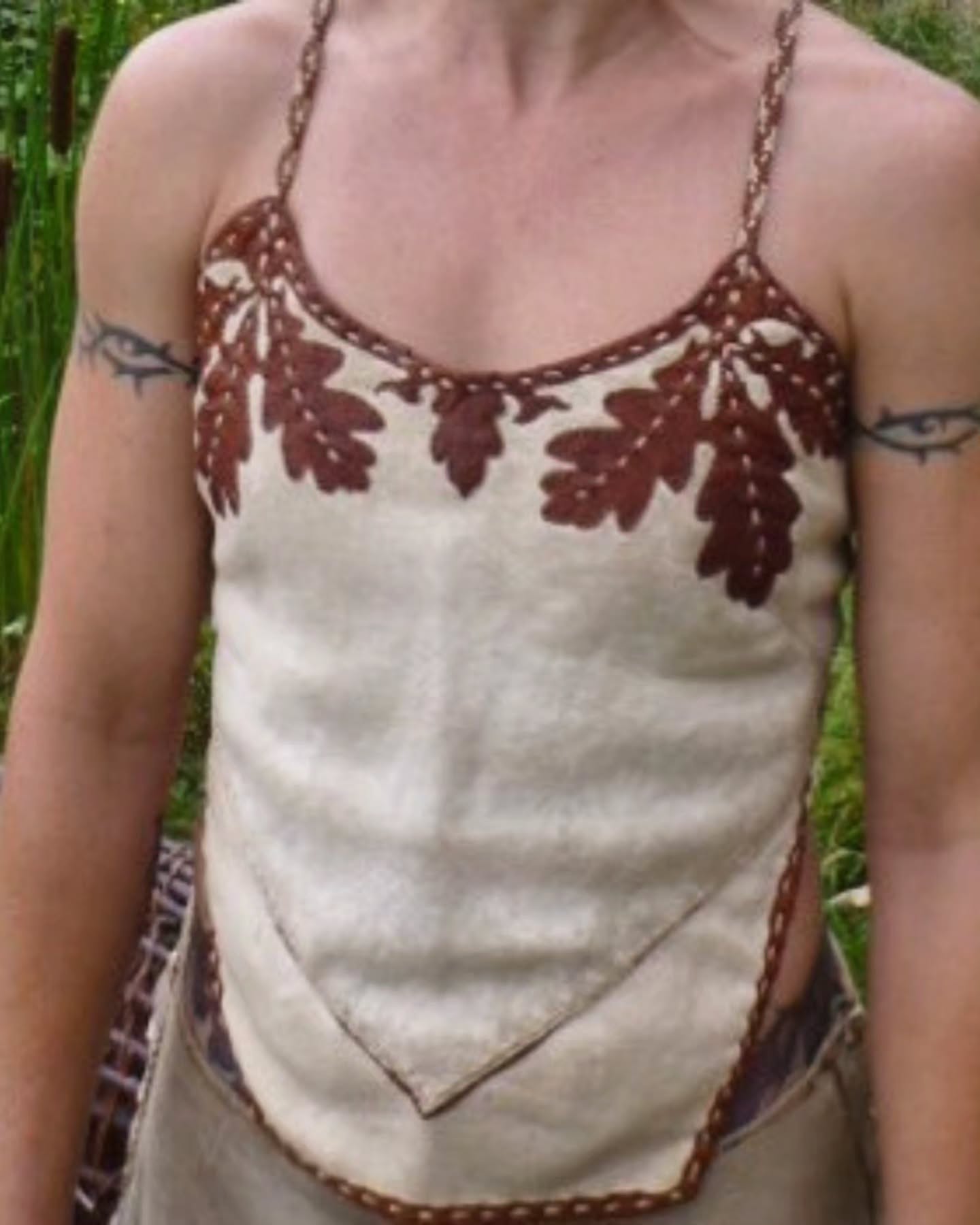 𝟰- 𝗗𝗮𝘆 𝗟𝗲𝗮𝘁𝗵𝗲𝗿 𝗣𝗮𝘁𝘁𝗲𝗿𝗻𝗶𝗻𝗴 𝗮𝗻𝗱 𝗦𝗲𝘄𝗶𝗻𝗴 𝗖𝗼𝘂𝗿𝘀𝗲 𝗶𝗻 𝗙𝗿𝗮𝗻𝗰𝗲 𝘀𝘁𝗮𝗿𝘁𝗶𝗻𝗴 𝗙𝗲𝗯𝗿𝘂𝗮𝗿𝘆 𝟮𝟲𝘁𝗵! 🦌
If you’ve been dreaming of a creative escape to the French countryside, now is the time to jump in! 🇫🇷✨
𝗪𝗵𝗮𝘁 𝘁𝗼 𝗲𝘅𝗽𝗲𝗰𝘁:
We’ll make a flat 2D pattern and tailor it perfectly to a 3D body —giving you a custom-fit garment.🧵
Whether it’s a top, skirt, or shorts, you’ll learn how to pattern specifically for your body.
🌿 You will learn the best stitches for fat-tanned leather and how to work with beautiful, soft skins.
🌿 You’ll leave with the skills and confidence to keep creating functional works of art (aka. clothing ;) long after the workshop ends.
🌿 This is more than just a class - it’s 4 days of creating, learning, and fun.
📍 Location: La Chapelle-Montbrandeix, France
🗓️ Date: Thursday, Feb 26 – Sunday, March 1
⏰ Sign-up Deadline: February 8th
🔗 Link to sign is up on my website
#leatherwork #leatherclothing #ancienttechnology #PatternMaking #TraditionalSkills