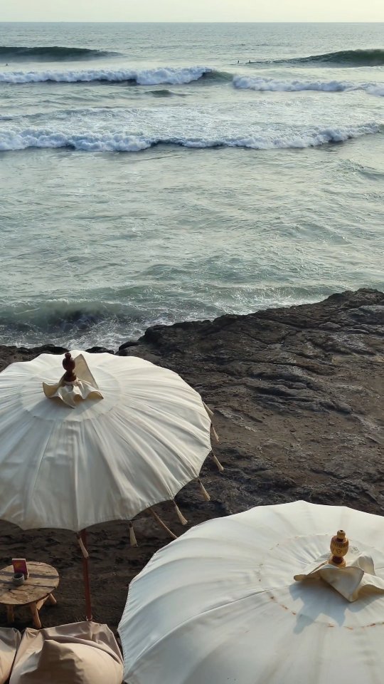 Oh, how I wish I was here!🏖️
#beach #perzikswimwear #daydreaming