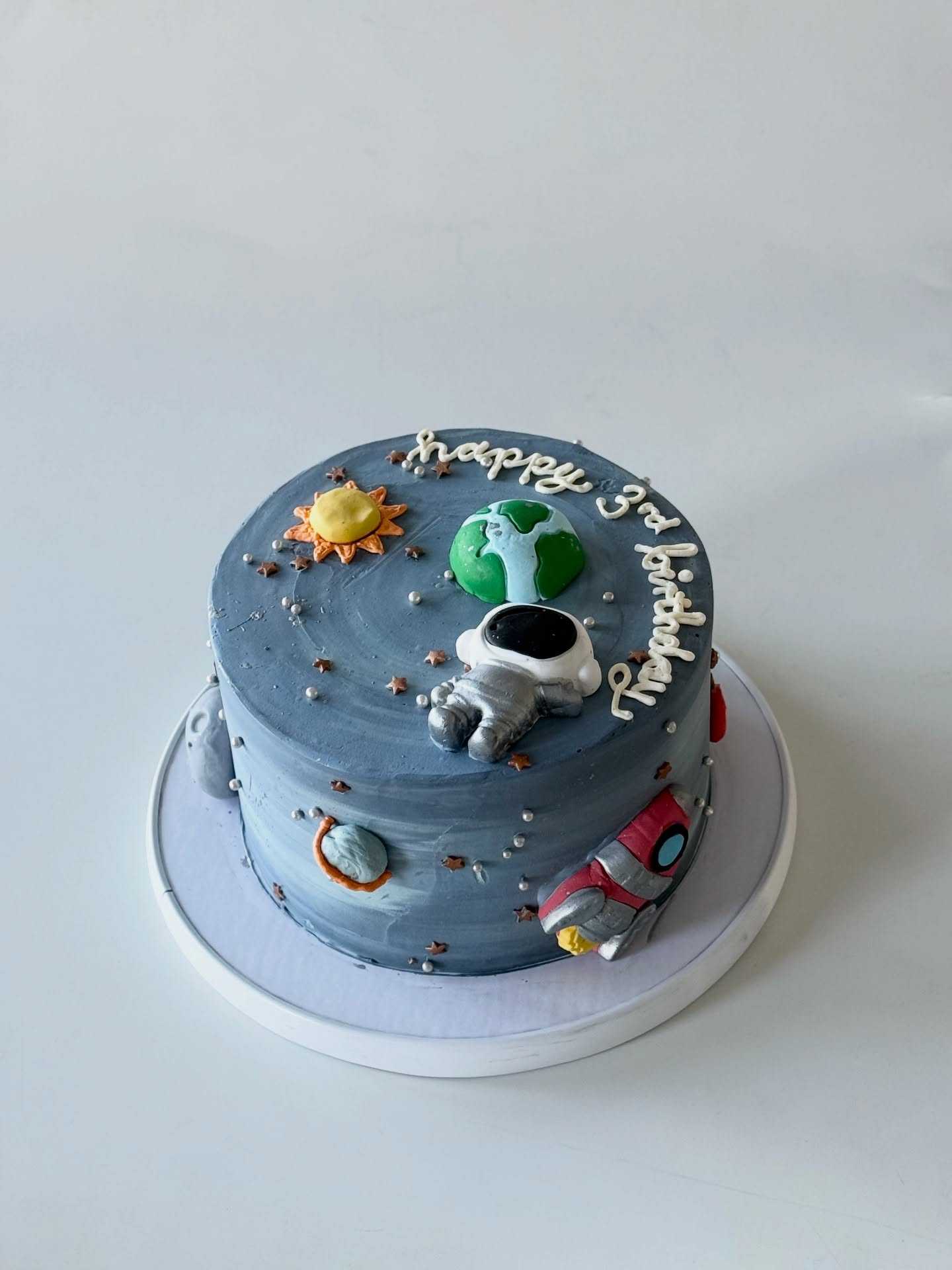 OMG, guys! ๐ Just baked the most OUT-OF-THIS-WORLD space cake! ๐๐ซ Layers of galaxy-themed goodness, creamy frosting, and edible glitter to make it POP ๐คฉ. Whoโs ready for a slice of cosmic magic? ๐ฐโจ
#SpaceCake #Baking #GalaxyVibes #CakeGoals #birthdaycakeideas