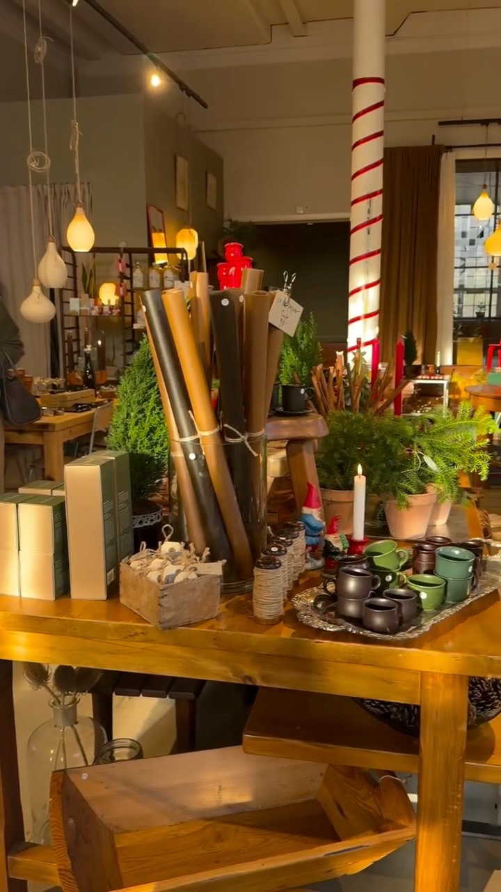 Jul på Spinneriet🌟
I helgen är det dags för ännu en helg fylld med julkänsla hos oss på spinneriet.
Ta med vänner och familj och hitta julklappar för alla
#utflyktigöteborg #julpåspinneriet #spinnerietilindome #jul #smultronställe