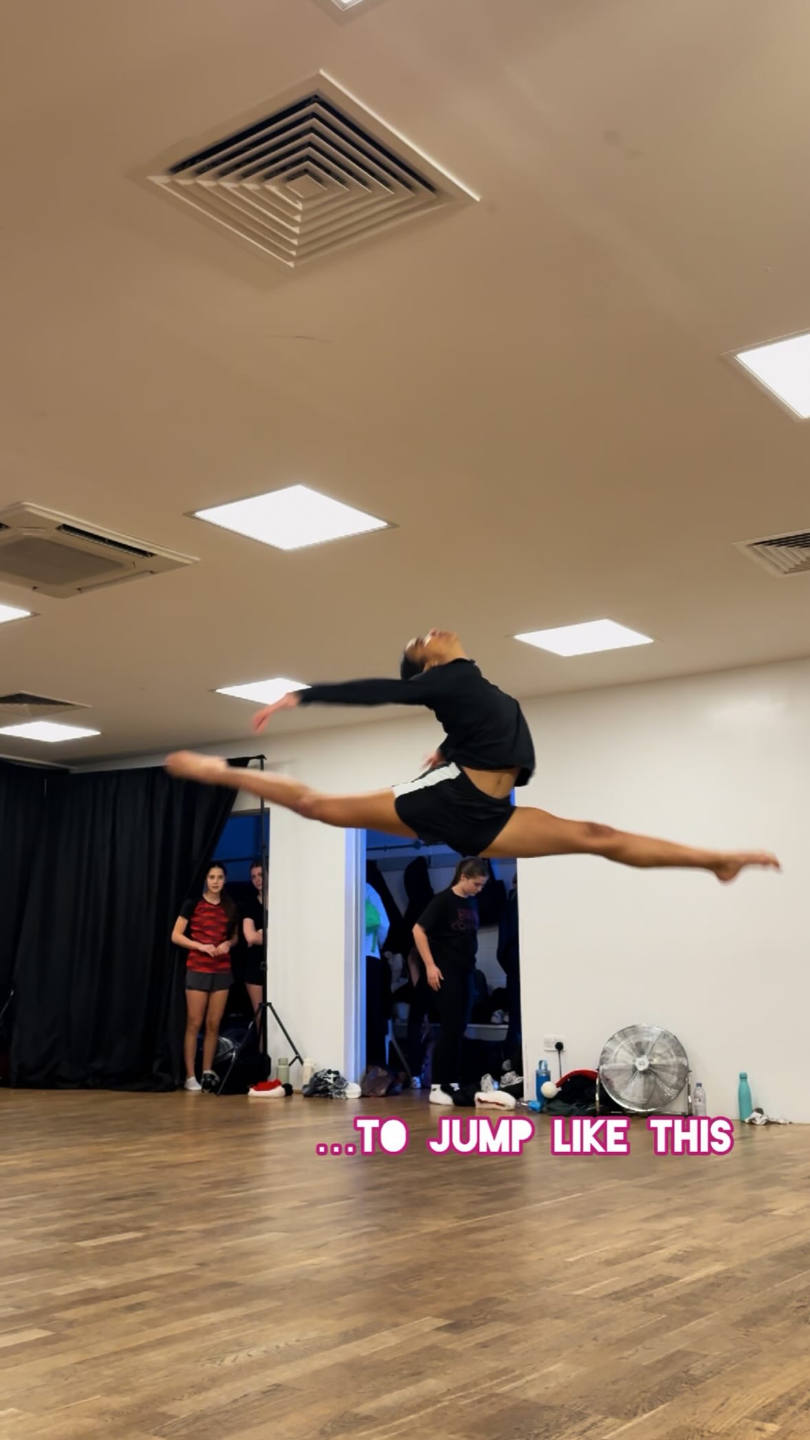 Training like this… To jump like this 🤩
•
•
#spiritydc #dancecompany #training #jazztechnique #competitivedance