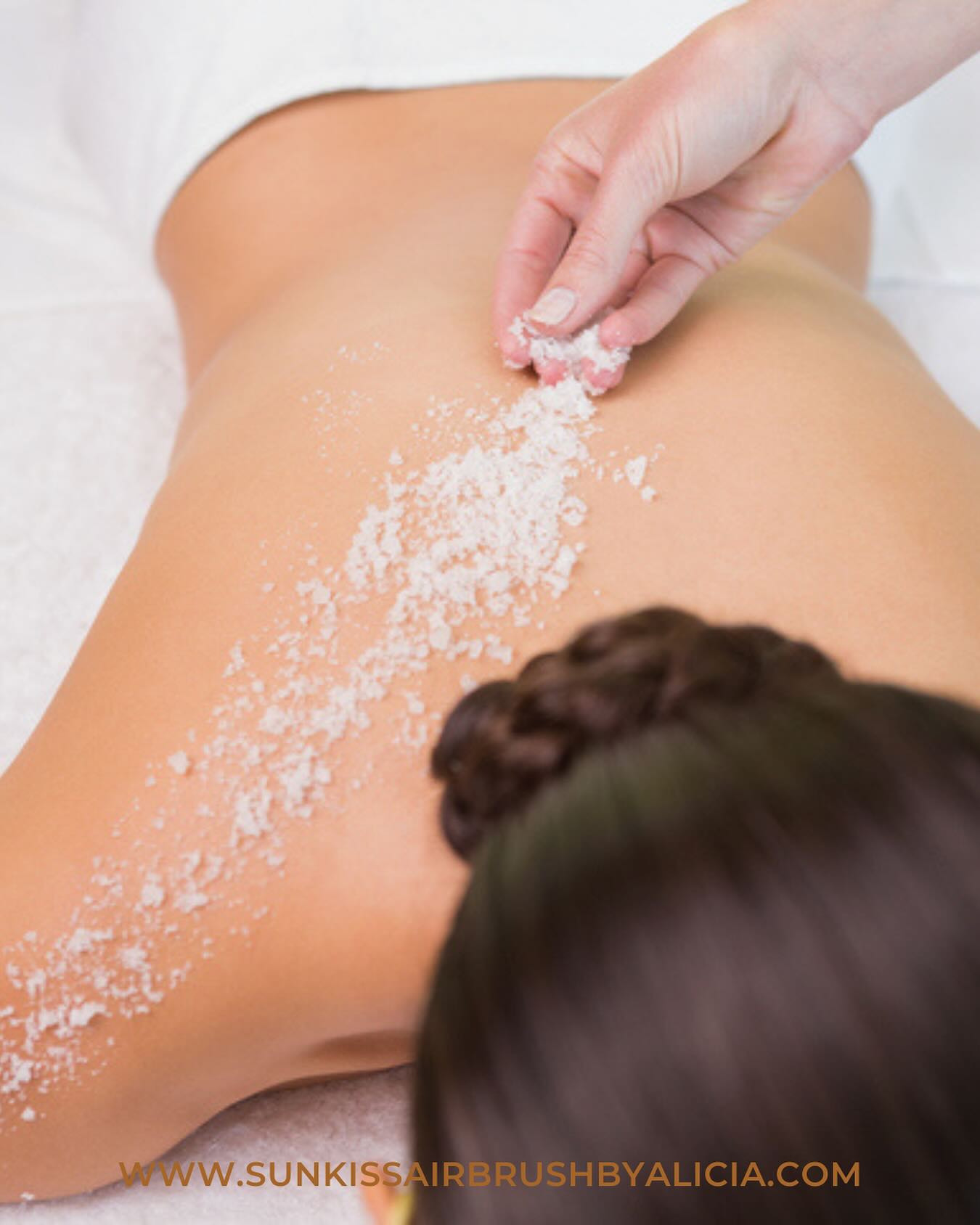 ✨ Legendary Pre-Tan Body Scrub — Because Skin Feels Better When It Can Breathe ✨
Ladies, real talk…
We sweat.
We sleep.
We carry bags, wear clothes, live life — and somehow expect our skin to stay soft, calm, and glowy on its own?
Cute idea. But no. 😄
Body scrubs aren’t just a treat — they’re skin maintenance that actually works.
Benefits you’ll love:
• Removes dead, dry, flaky skin
• Helps stop itchiness + irritation
• Gets rid of buildup from sweat, clothing, lotions, and being a human woman
• Leaves your skin smooth, hydrated, refreshed
• Creates the ultimate canvas for airbrush™ tanning results that last longer and look flawless
Because here’s the truth:
Great tans start with clean skin.
Not generic skin. Not half-exfoliated skin.
I mean… squeaky clean skin.
There is nothing like the feeling of skin that squeaks when you touch it.
The kind of clean that makes you whisper:
“Is this what angels feel like after a shower?”
We created our Legendary Pre-Tan Body Scrub for exactly that:
🌿 Book it before your tan for ultimate glow payoff
🌿 Or book it any day just to feel insanely fresh and clean
It’s your choice — glow prep or skin reset, we support both.
⸻
🤎 Convenient, clean, and ridiculously effective.
And the best part?
👉 You can conveniently book yours online on our website — just click the bio. Super easy.
#SunkissAirbrushByAlicia #AirbrushTanNY #LongIslandTanning #CustomAirbrushTan #BodyContouringTan #WoodburyNY #GlowExpert #BridalTanSpecialist #NaturalLookingTan #LuxuryTanning