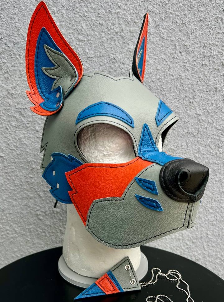 Partial custom wolf hood for Rust! 🐺🔥
www.scrapyardleather.com
#scrapyardleather #scrapyardlthr #pupplay #petplay #furryfandom