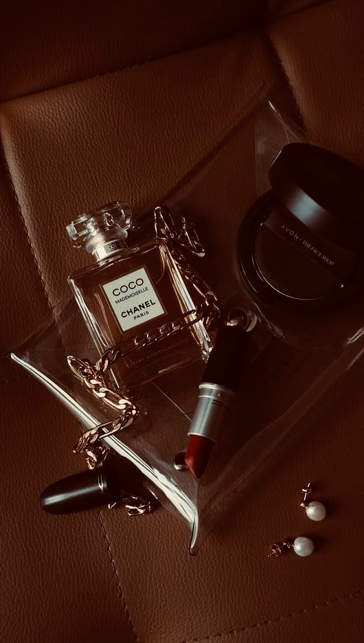 A soft reset for the season 🤎
New energy.
Intentional details.
A space designed to feel calm, elevated, and personal before the beauty even begins.
This private studio isn’t just where services happen.
It’s where women slow down, feel seen, and step back into themselves.
✨ Sometimes the reset isn’t about doing more,
it’s about refining what already works.
Save this if you love intentional spaces