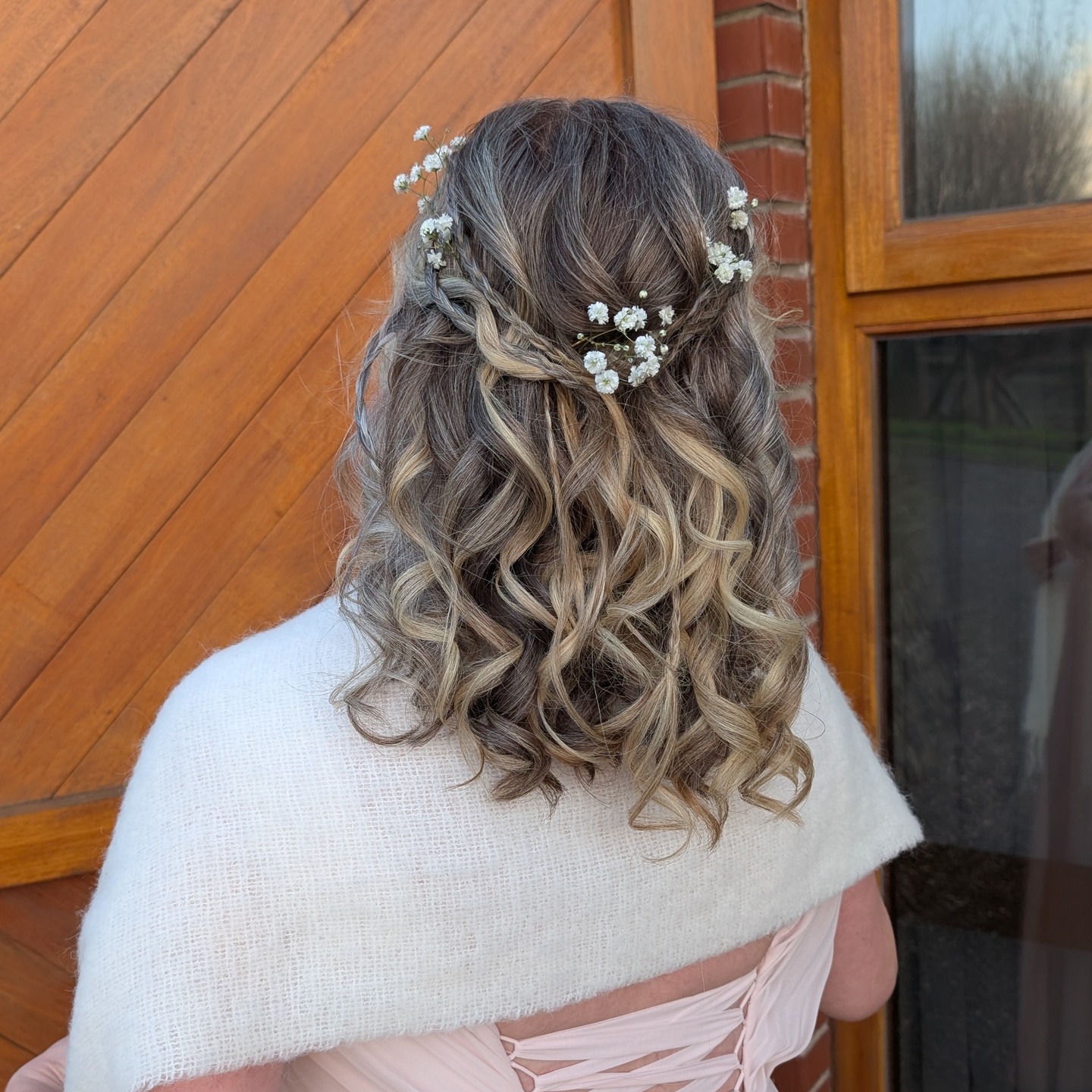 Back in December I had the pleasure of creating Linda's Bridal Hair for their big day at @millbrookestate
The request was curls, that look like curls, as many plaits as I could do in the time, we were on a slight time crunch and I didn't have much time to create this style so I was really pleased with the final look.
The couple had their pro photos before the ceremony, this isn't as unusual as you think. I have had couples do this because of winter light, like this wedding, moving locations and want some photos at that place, time with the photographer, weather - the storm and rain were coming so a change of plan and they got some outside pics and also a couple last year did a reveal with each other which actually I got to watch with her bridesmaids it was really sweet Cant wait to see @jimwileman photos, they were such a laid back cool couple and it's always great to see you Jim. Swipe to see Linda and her guitar outside the pamper room!
Thanks for having me Linda I had a good time with you and really enjoyed your company, another huge congrats to you both.
#millbrook #millbrookweddings #bridalhair #weddinghair #northdevonhairstylist