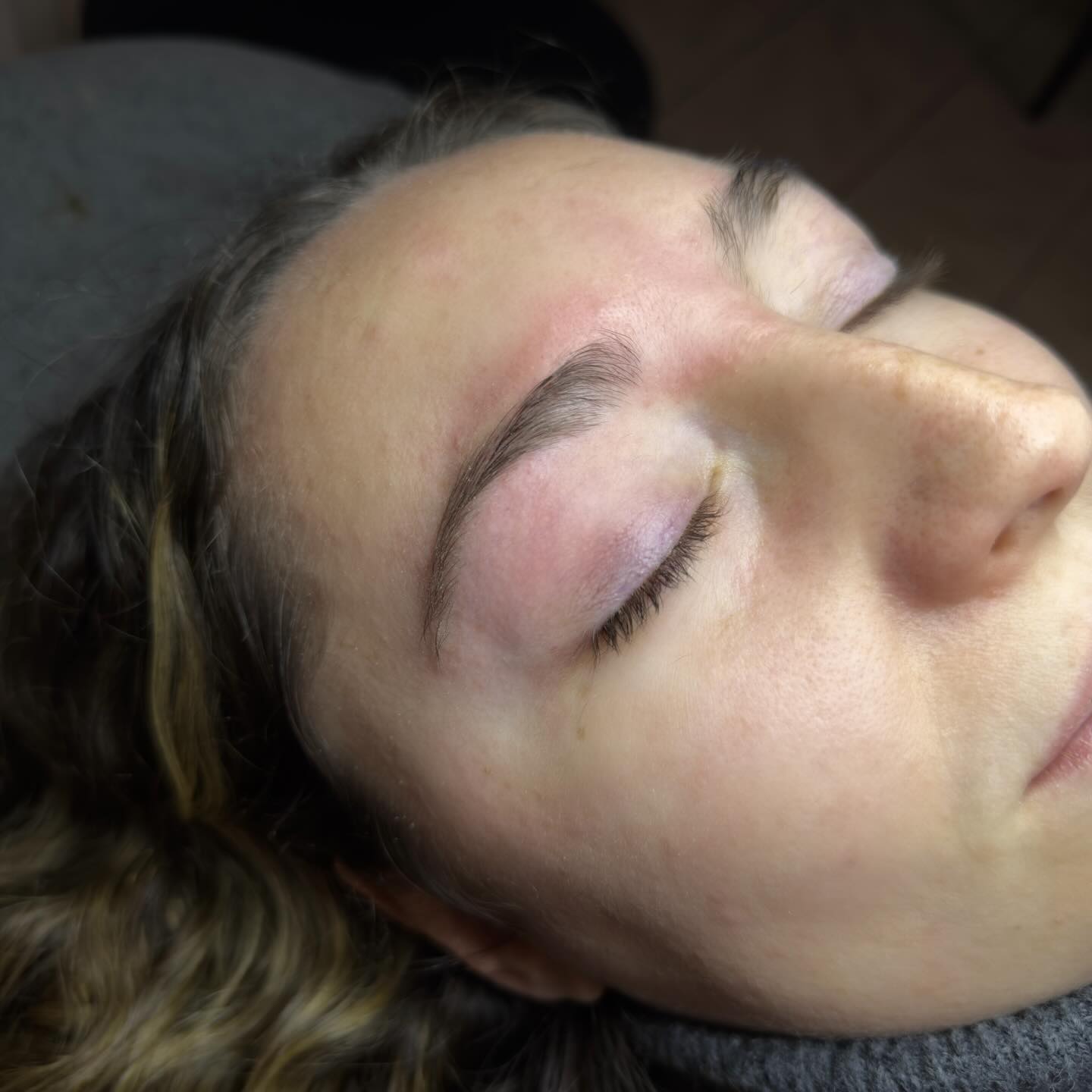 Een precies uitgevoerde wenkbrauwepilatie zorgt voor een groot verschil in je look.
Je blik wordt opengetrokken en je ziet er uitgeruster en frisser uit.
Wie wil dat nu niet na een drukke feestperiode? 🤭
Laurence - Natur’elle
📞 0472/37.36.51
💻 www.naturellebylaurence.com
#overijse #wenkbrauwepilatie