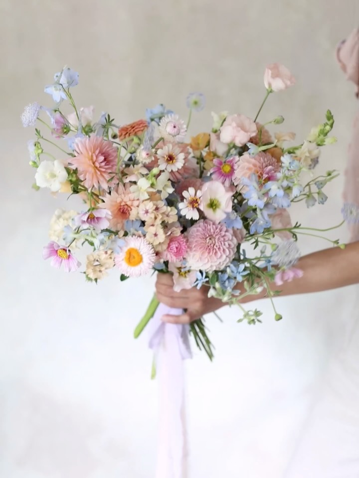 Happy florally New Year! 🌸 Wishing you a season filled with beautiful blooms and creative moments ✨
#stemslider #stemsliderbouquet #floraltool #flowertool